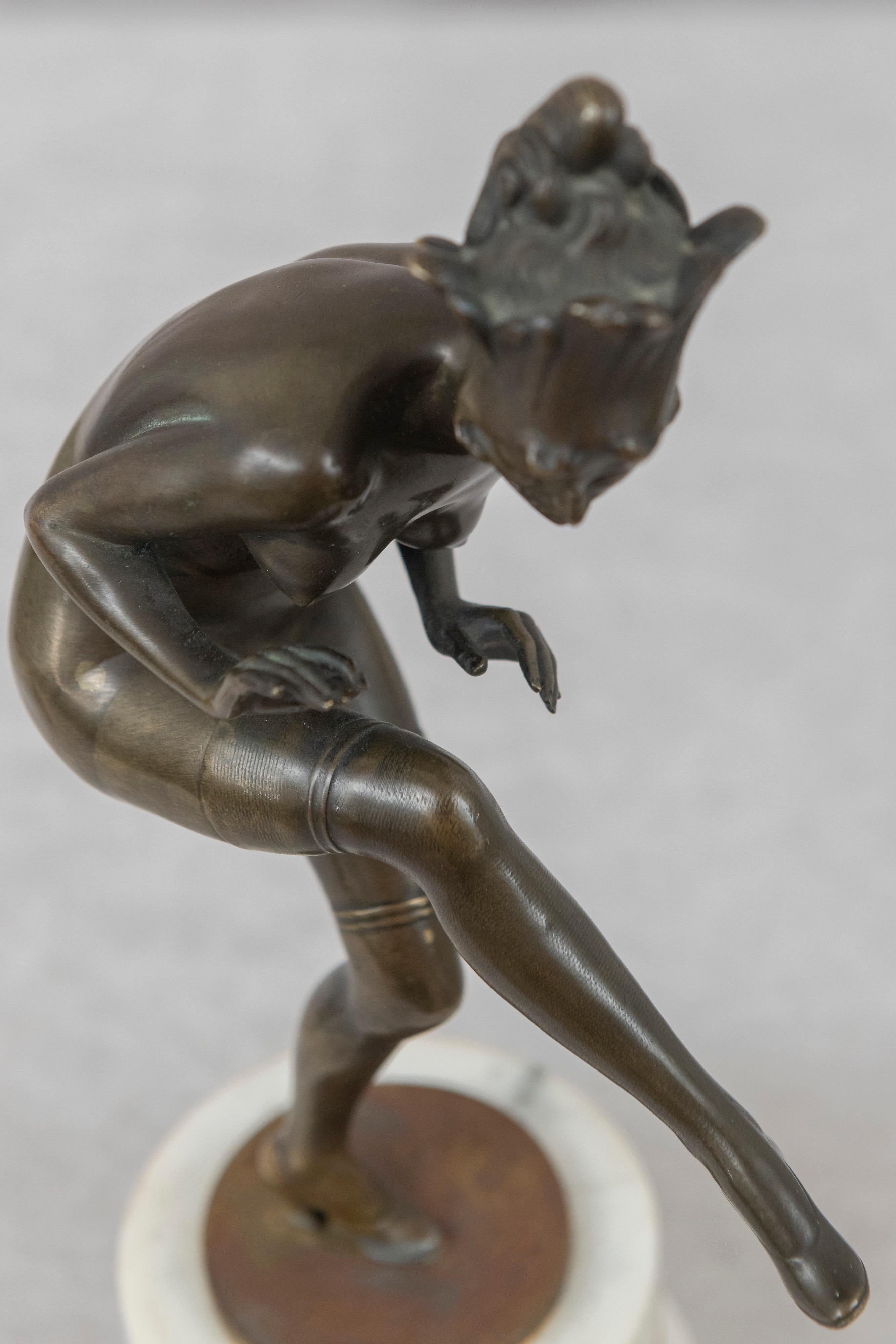 Début du 20ème siècle Danseuse Art Déco nue en bronze, par Bruno Zach, sur socle en marbre, vers les années 1920 en vente