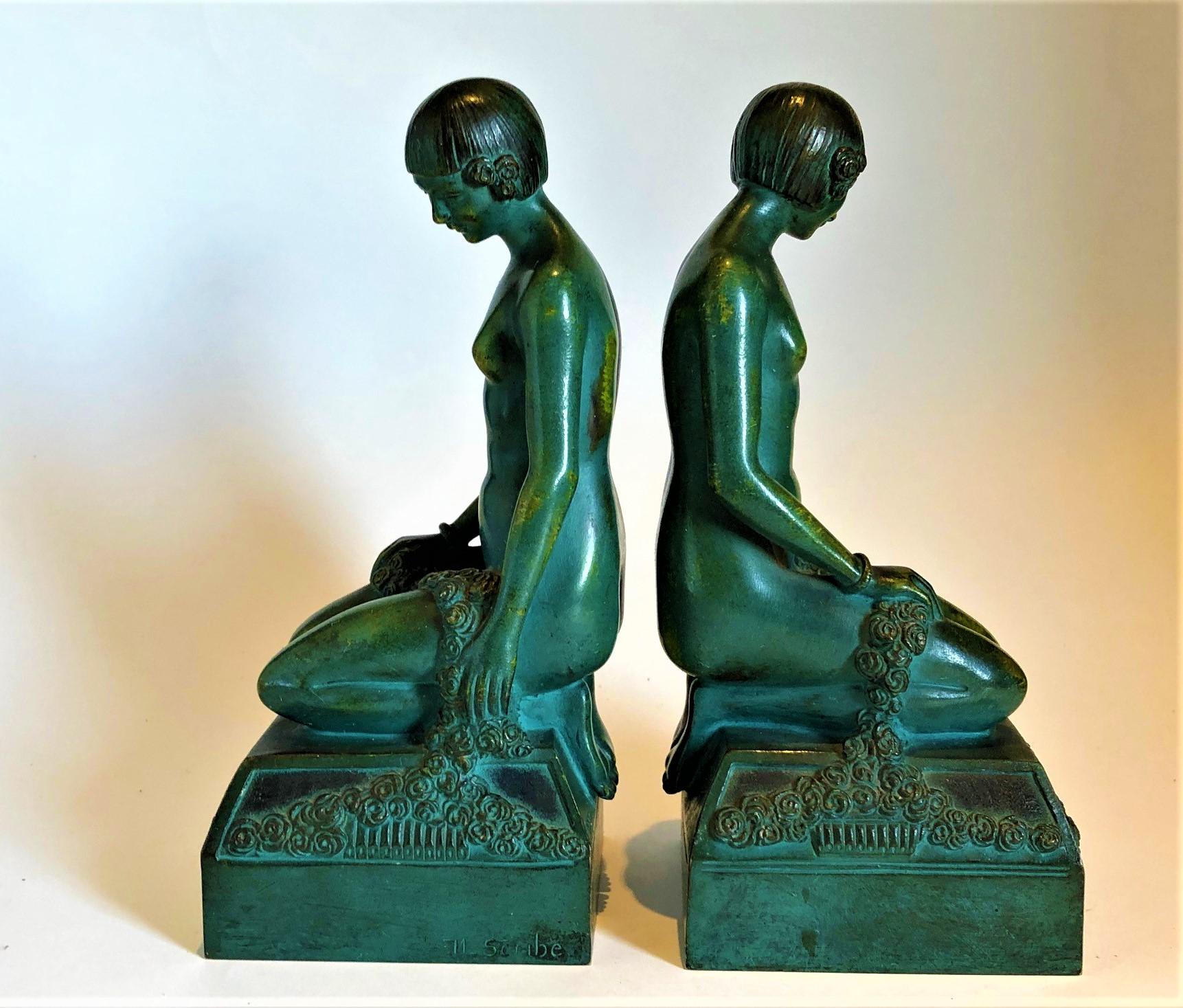 Bronze Serre-livres en bronze Art déco Femme nue érotique, c. France 1925, signé Scribe