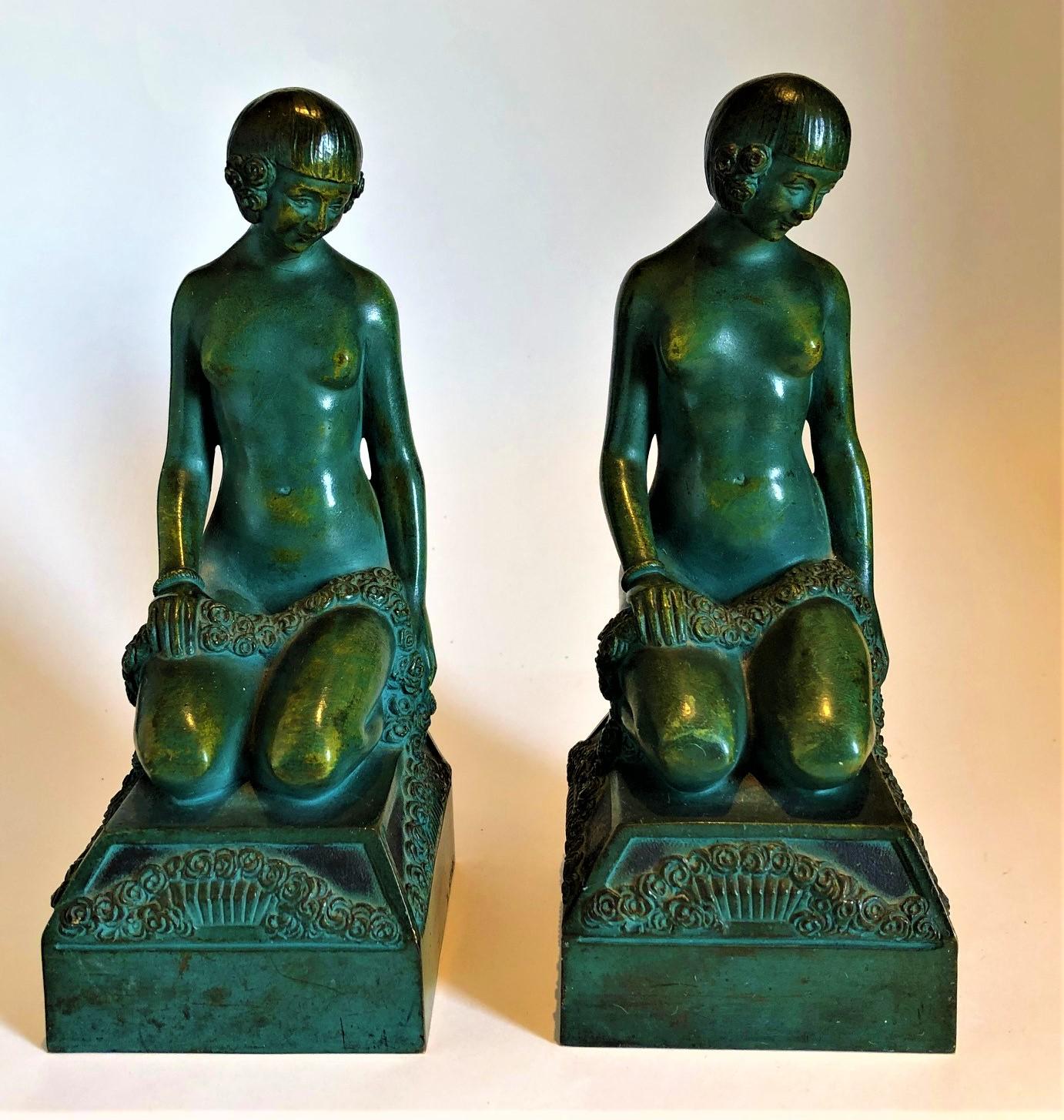 Serre-livres en bronze Art déco Femme nue érotique, c. France 1925, signé Scribe 3