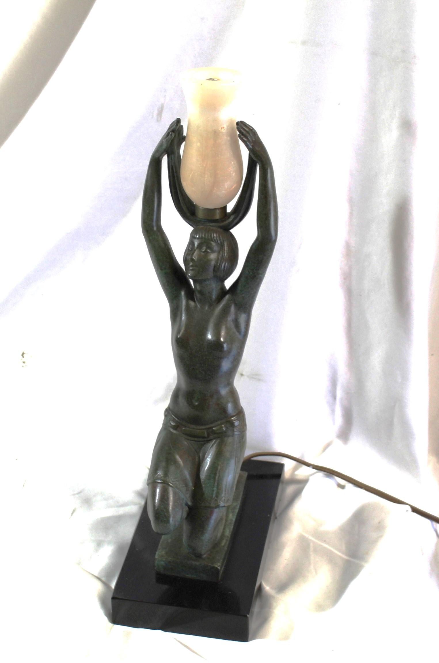 Art Déco Lampada Art Deco a forma di donna nuda in vendita