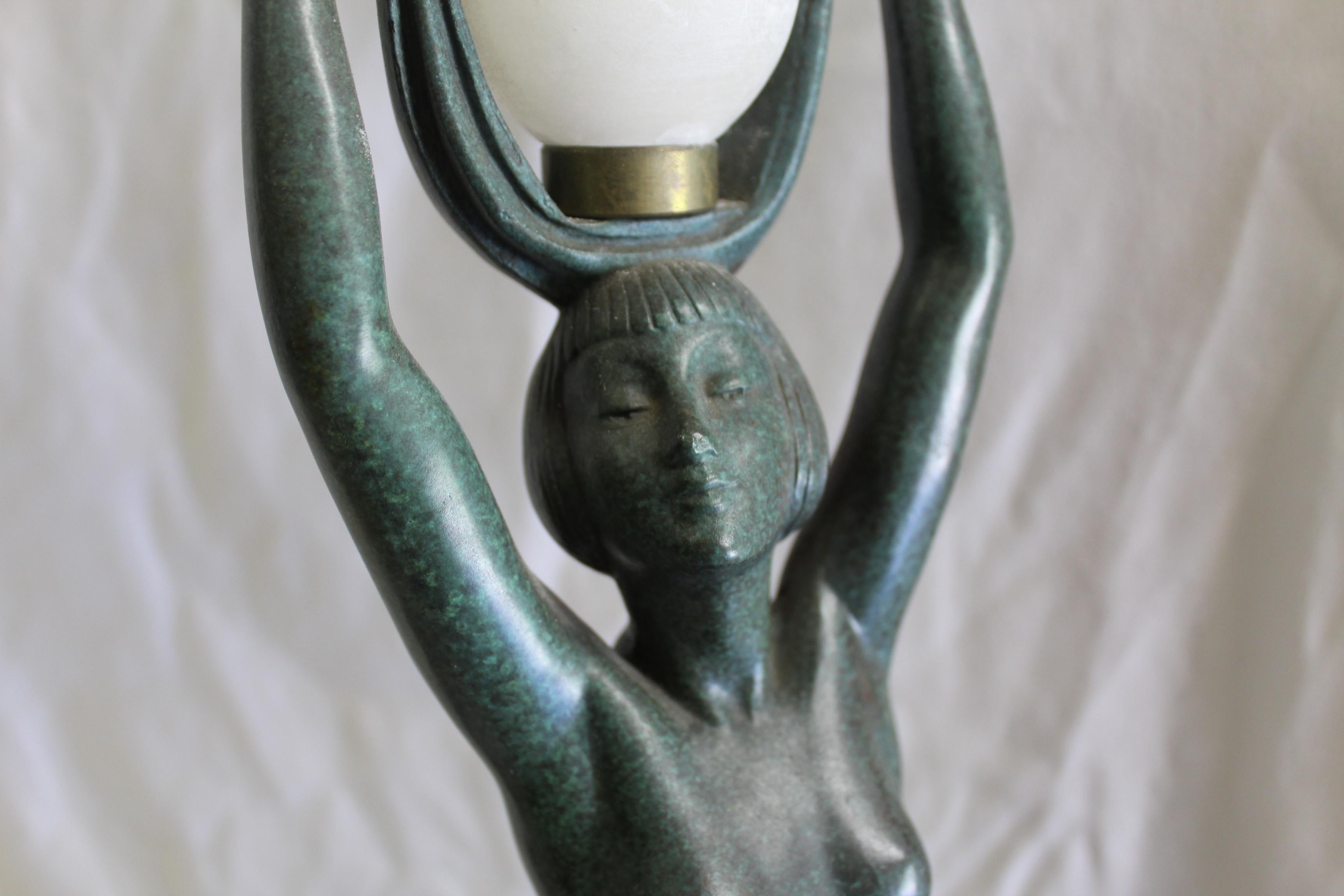 Art Deco Akt-Damenlampe (Art déco) im Angebot