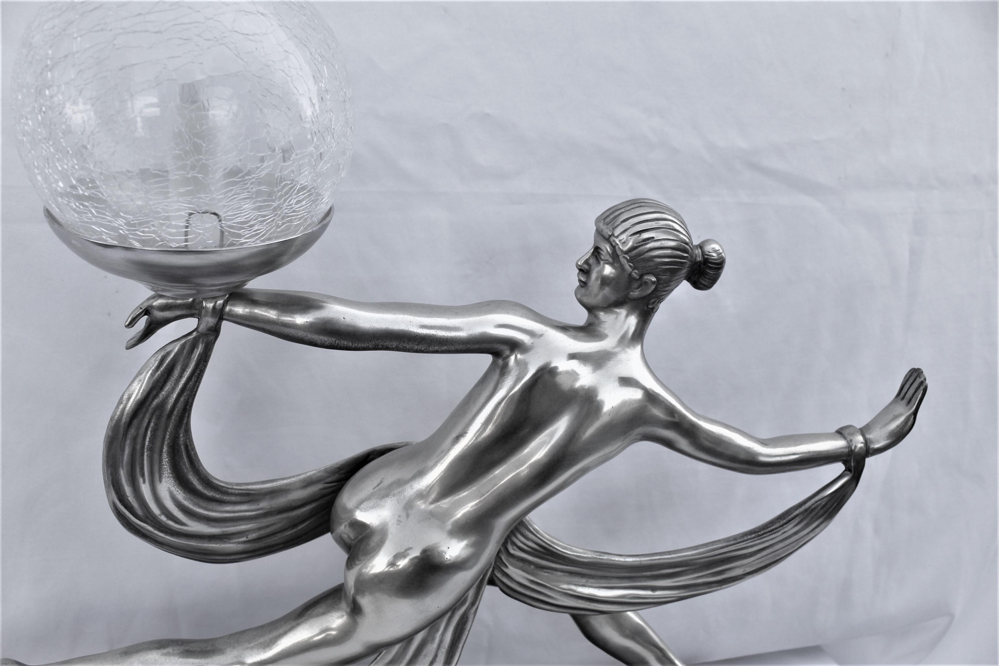 XXIe siècle et contemporain Lampe Art Déco nue/après A.Ouline Bronze Argenté en vente