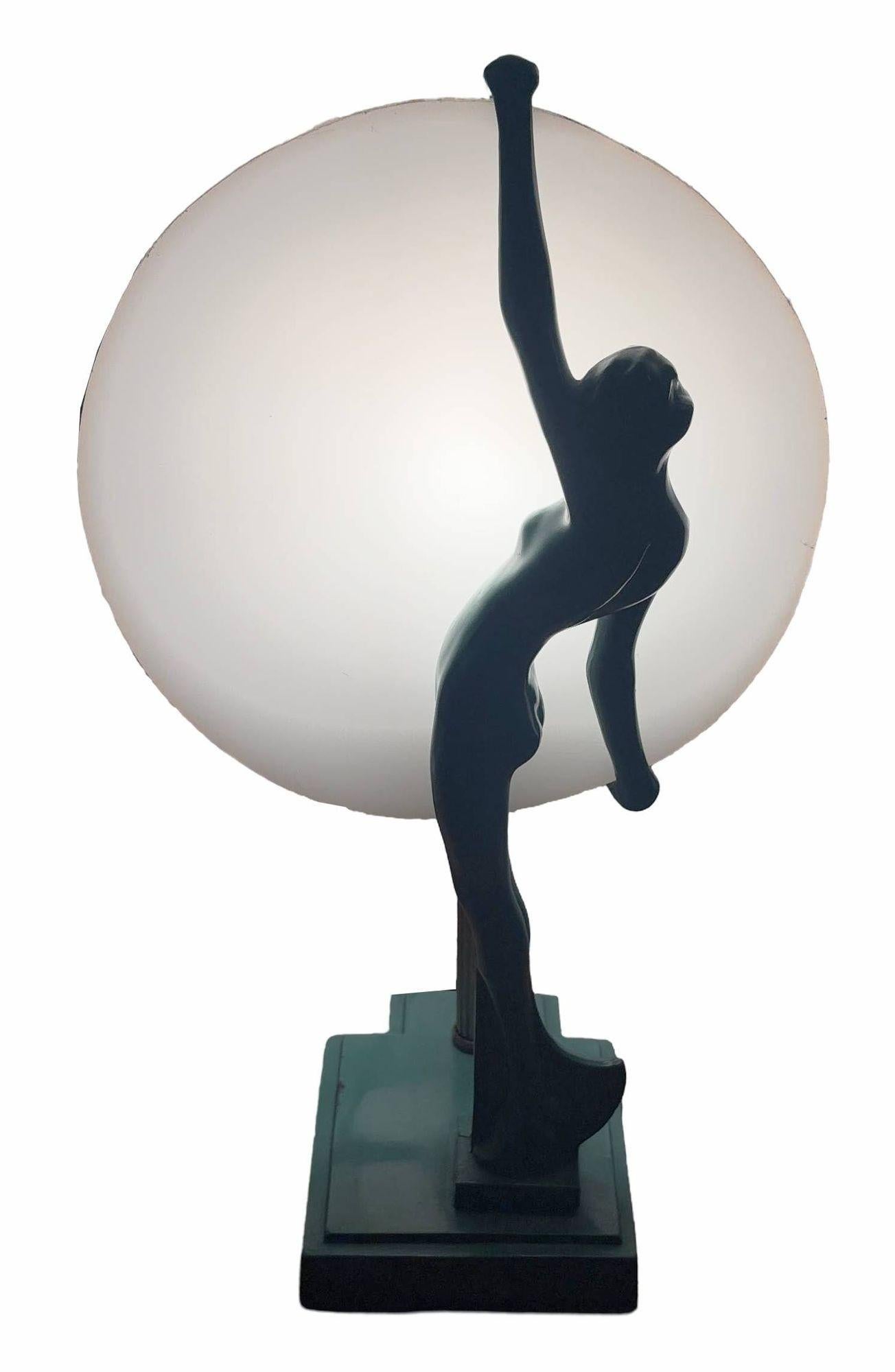 Americano Lampada da tavolo Art Deco Nude Nymph Silhouette Moon Green Spelter di Frankart