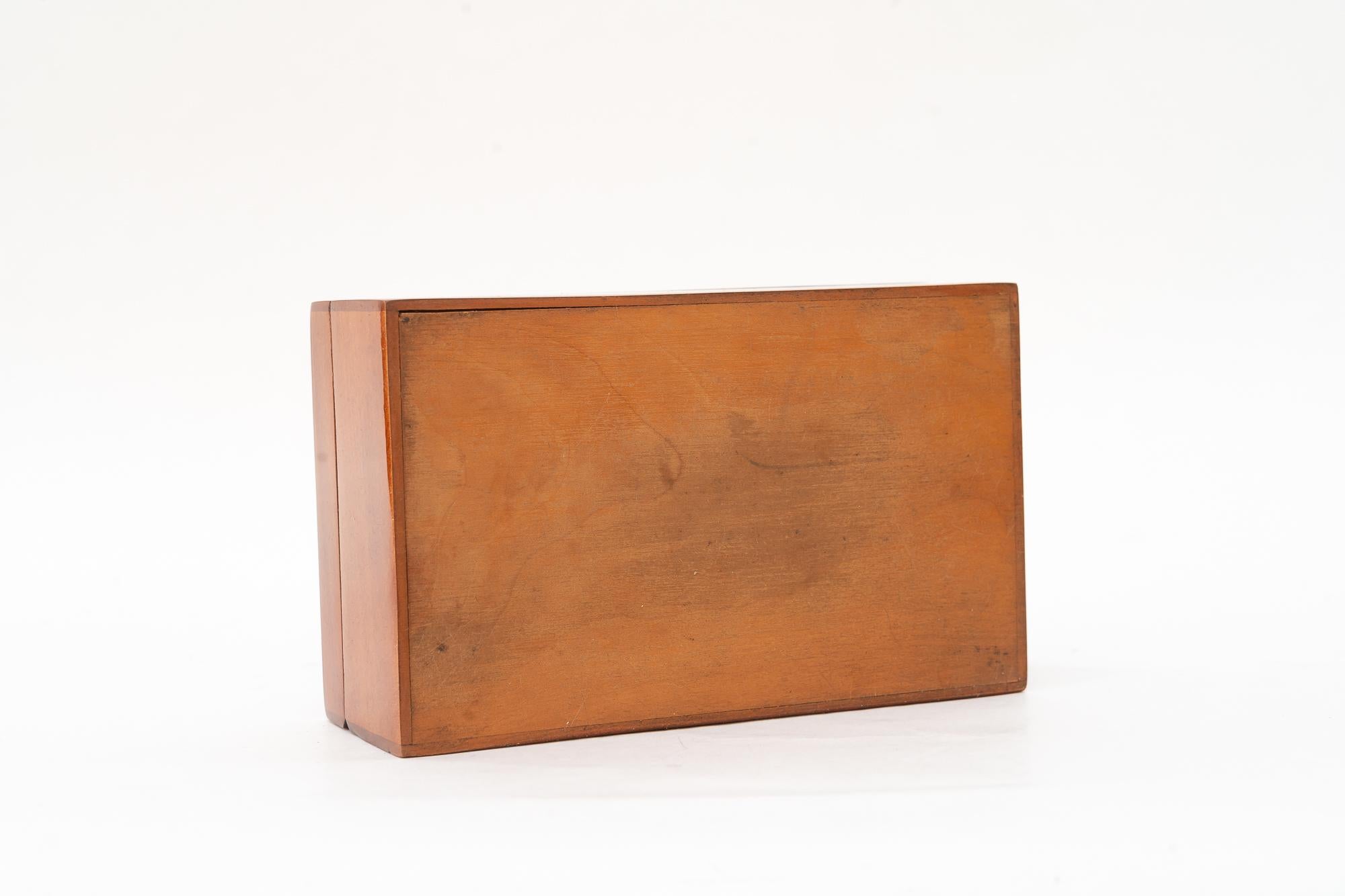 Art deco nut veneer Jewelry Boxes with inlay on the edge vienna around 1920s en vente 7