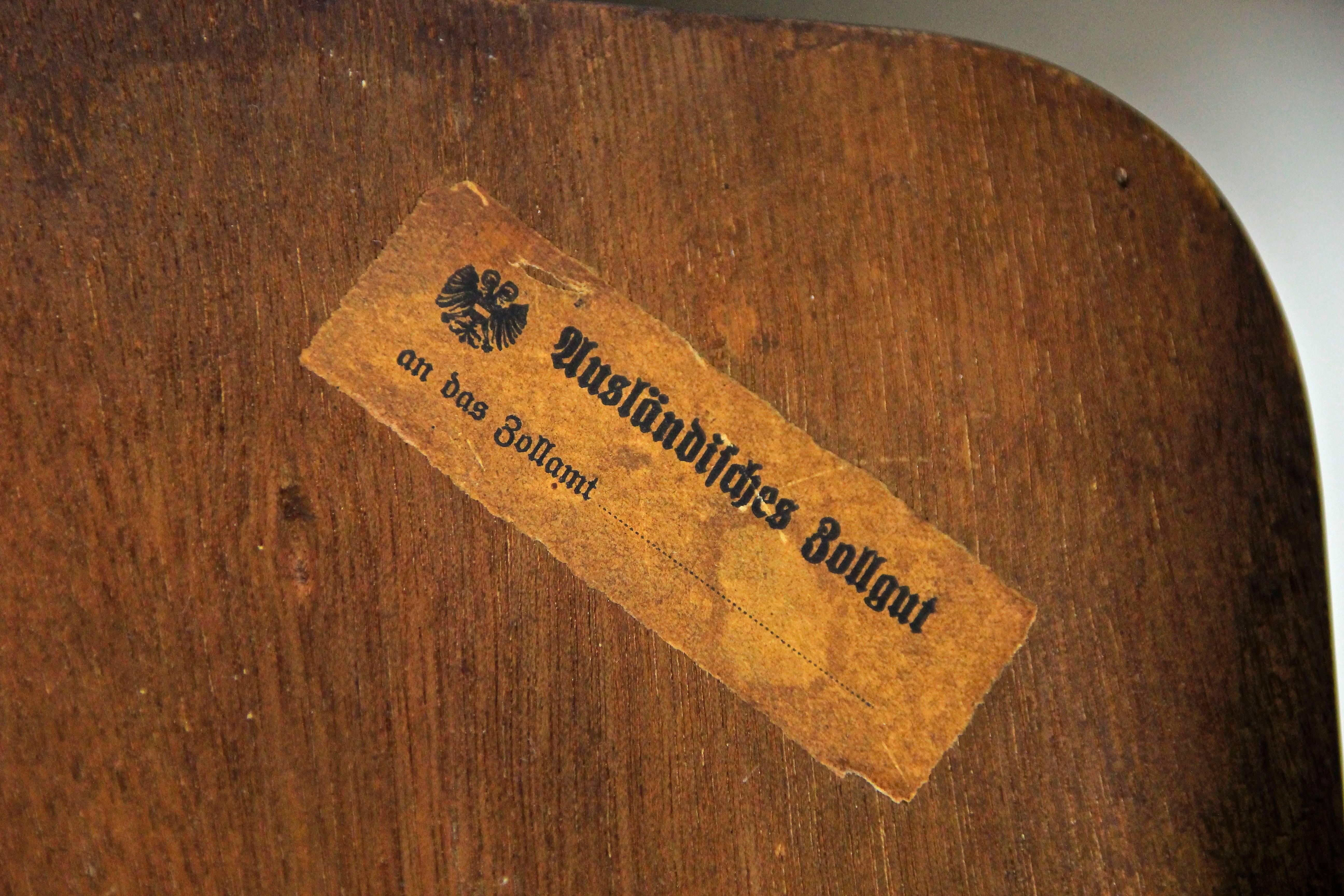 Acajou Table basse/table d'appoint Art Déco en bois de noix poli à la gomme-laque, Autriche, vers 1920 en vente