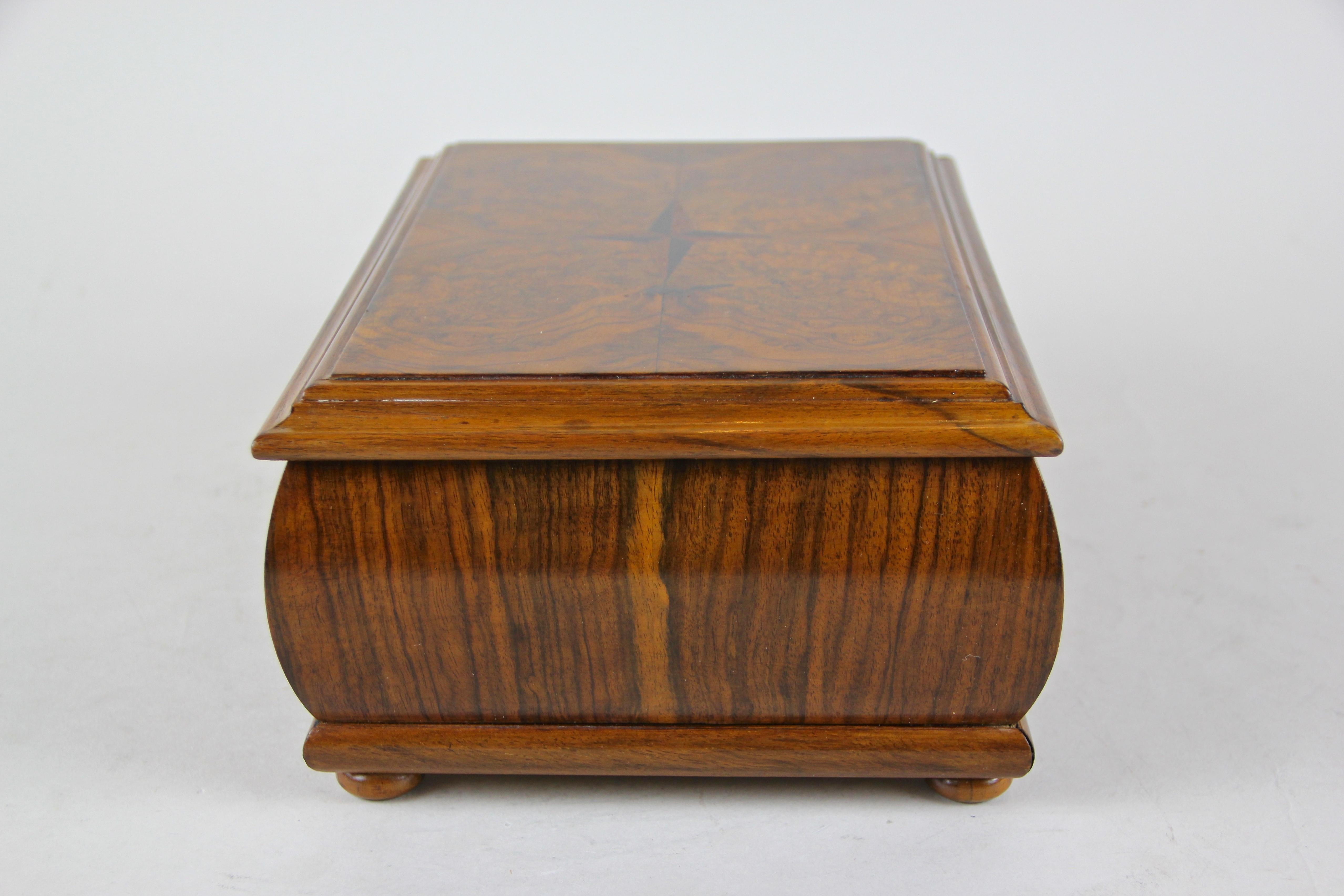 Art Deco Nutwood Box with Inlay Work, Austria, circa 1920 In Good Condition In Lichtenberg, AT