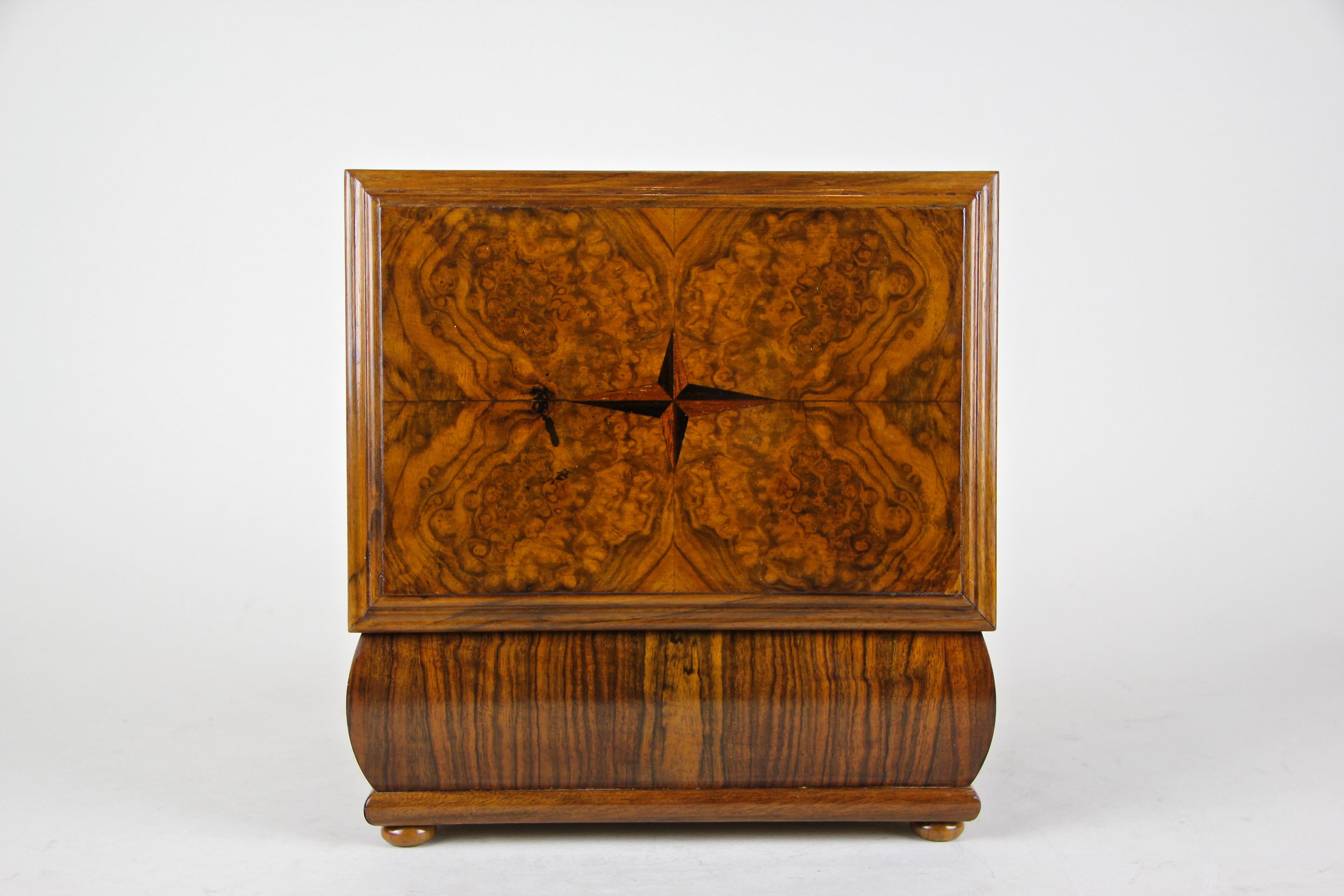 Burl Art Deco Nutwood Box with Inlay Work, Austria, circa 1920