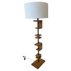 Seltene Art-déco-Stehlampe aus Eiche und Messing, James Mont zugeschrieben, 1940er Jahre