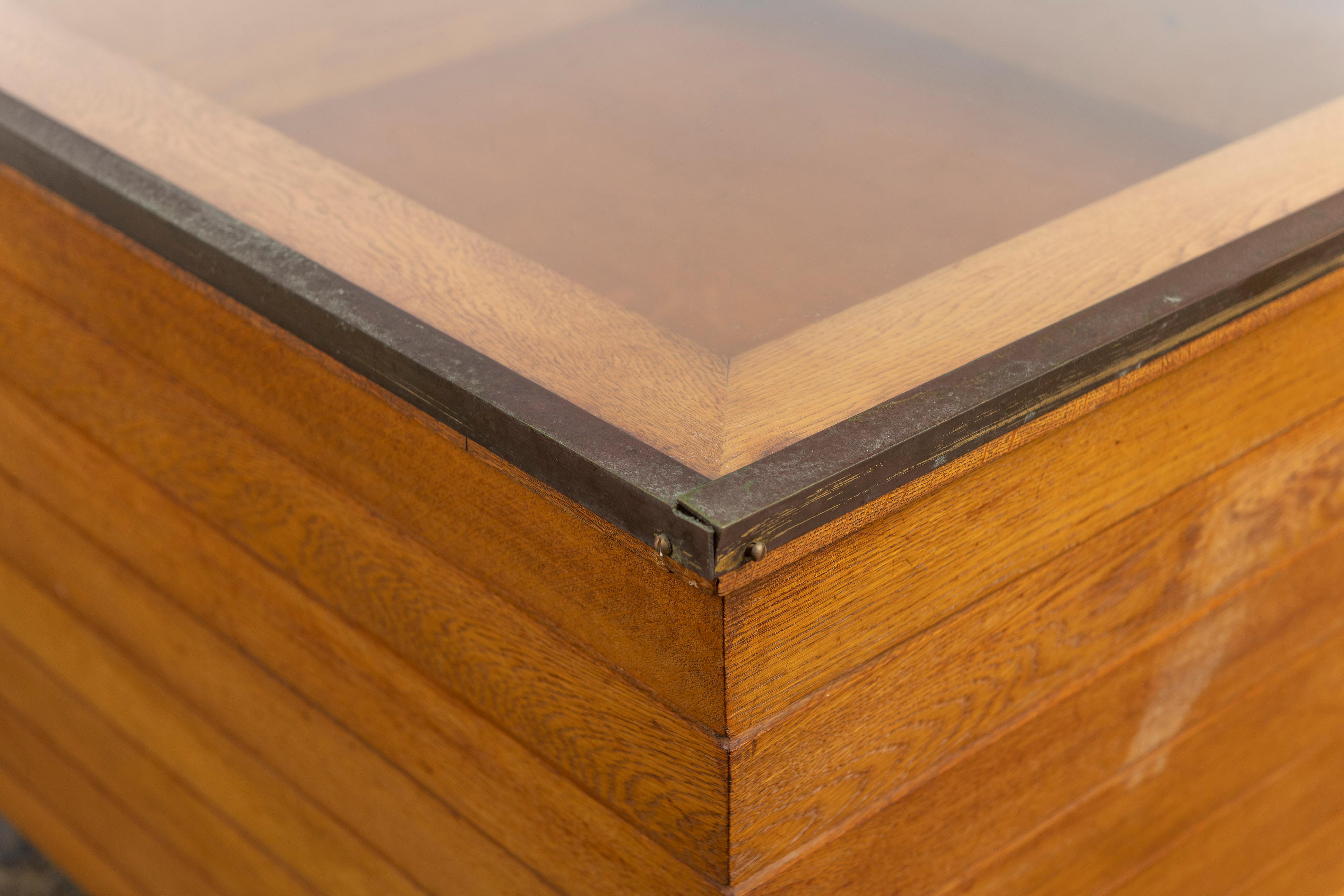 Armadio Art Deco in Oak e vetro con cassetti e ripiano in vendita 7
