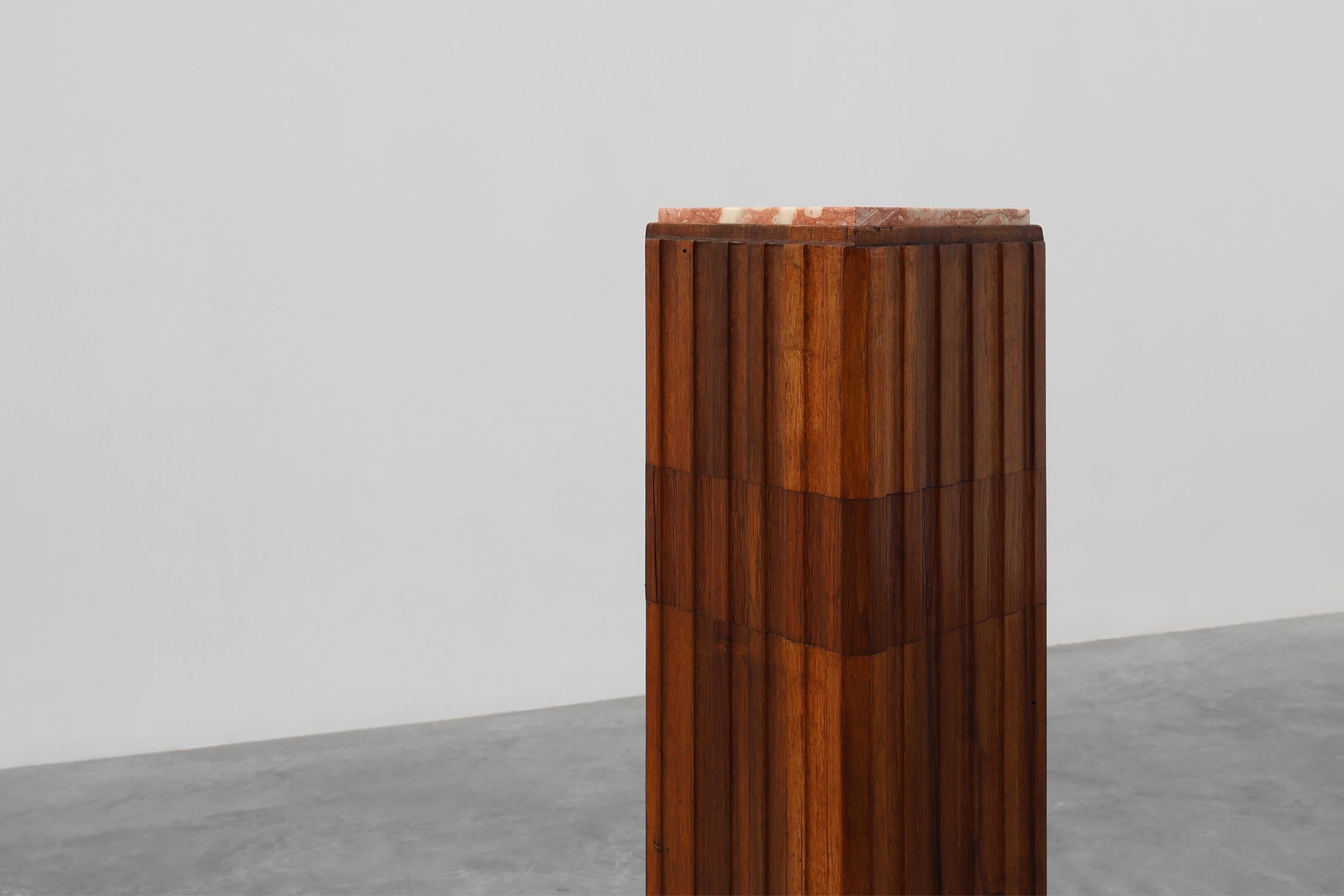 Art Deco oak and red marble pedestal or side table, France 1920s In condizioni buone in vendita a Meulebeke, BE