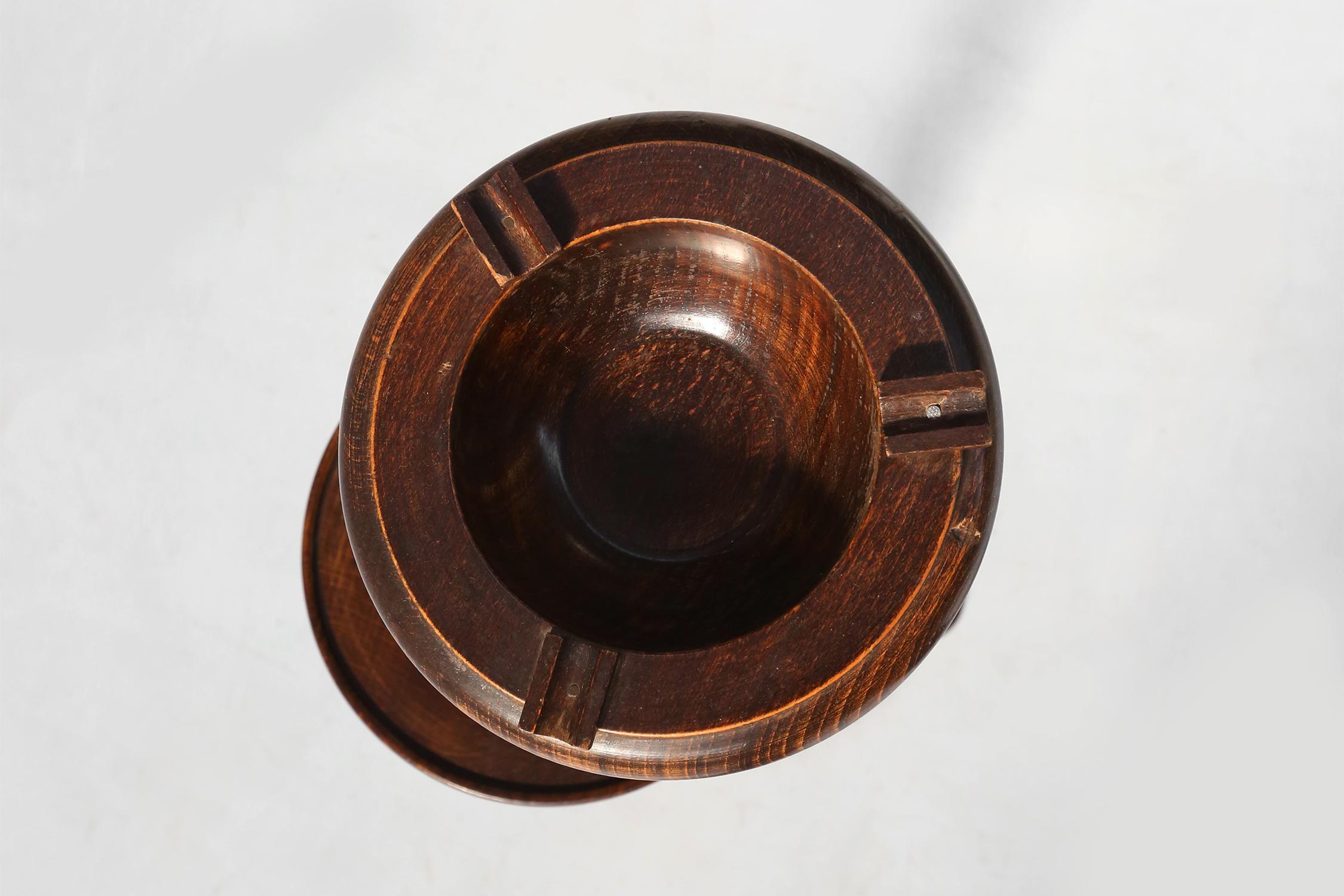 Art Deco oak ashtray on hand-turned base, France, 1930s In Good Condition For Sale In Meulebeke, BE