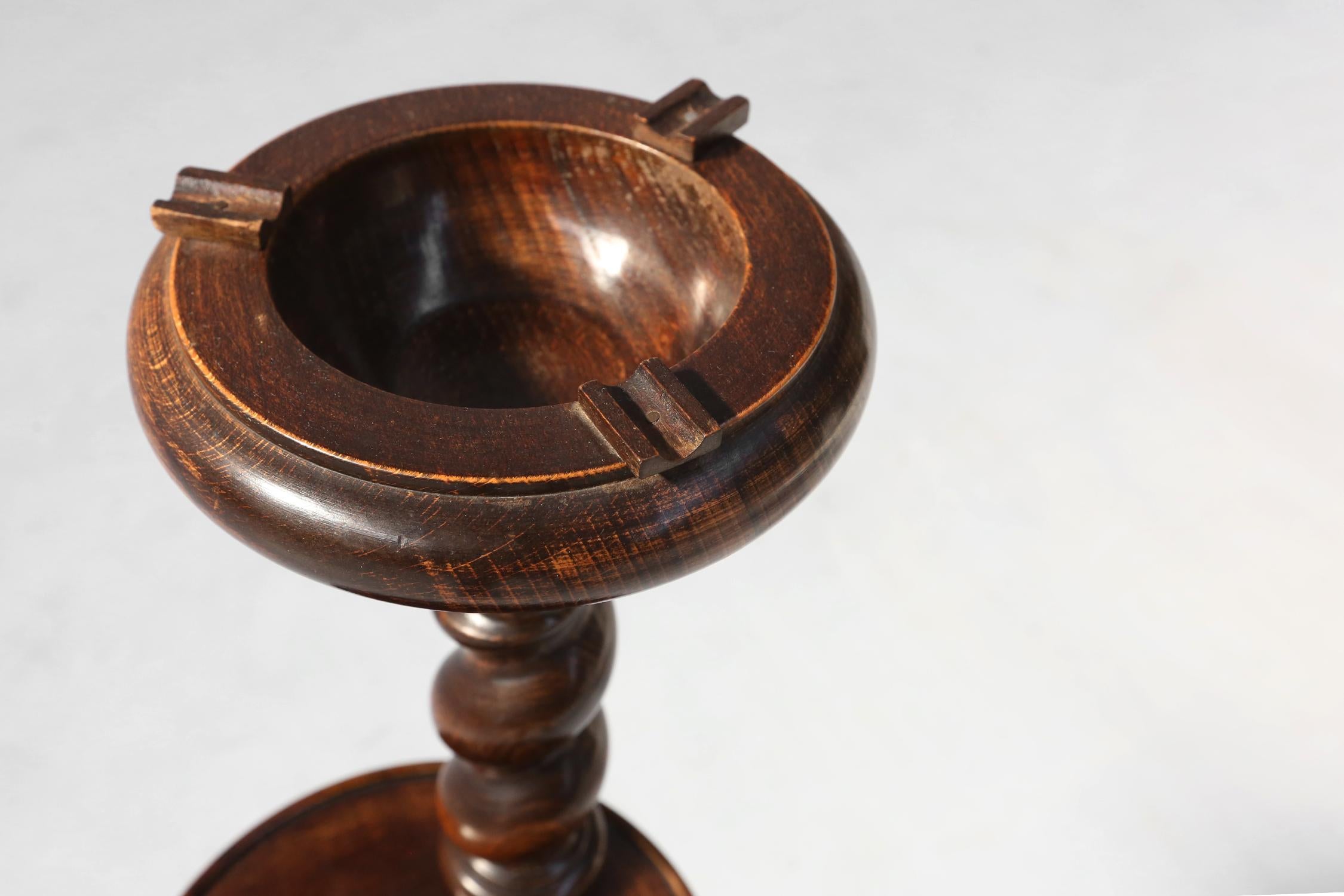 Mid-20th Century Art Deco oak ashtray on hand-turned base, France, 1930s For Sale