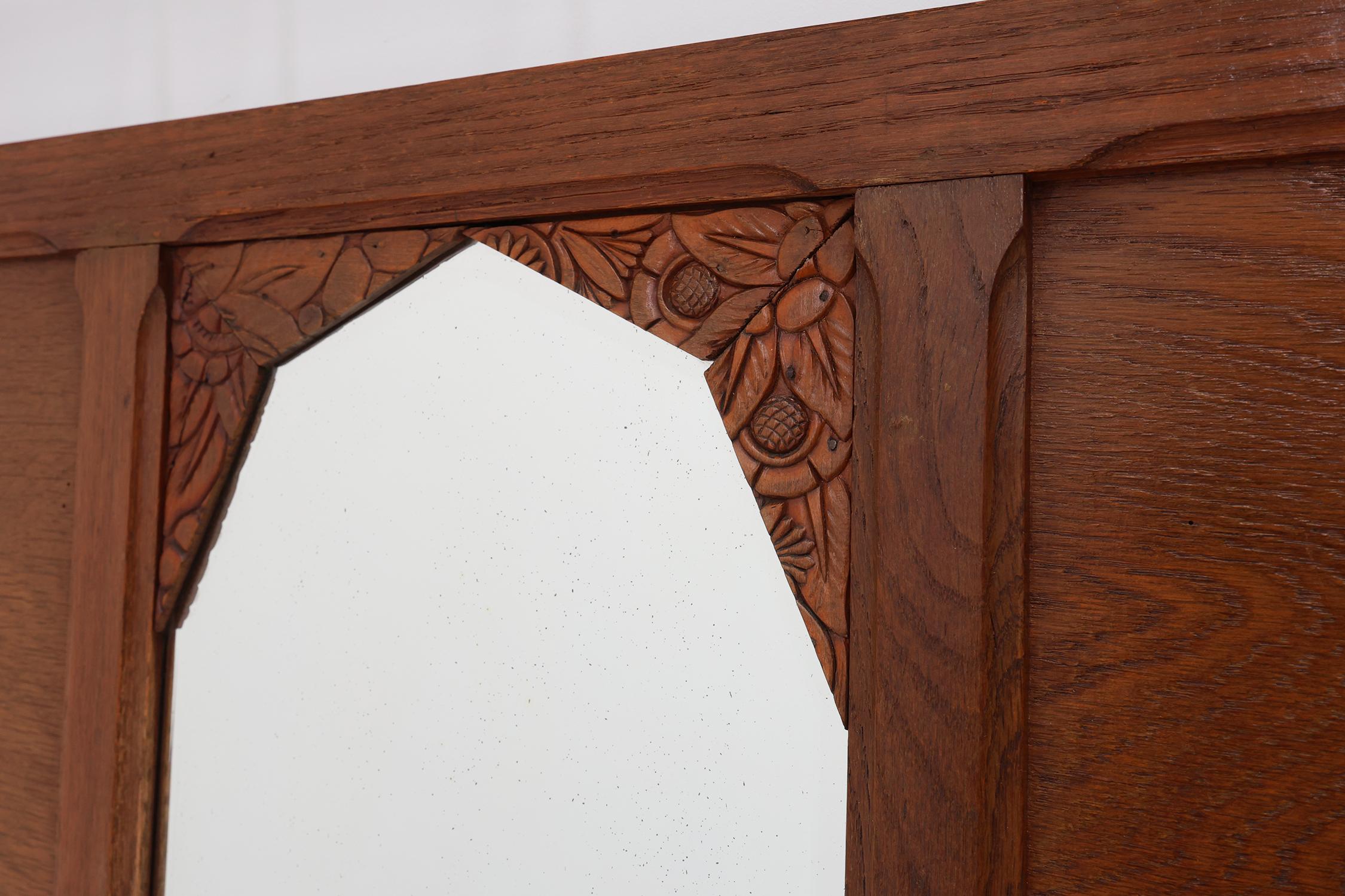 Appendiabiti da parete intagliato in rovere Art&Deco con specchio, Francia anni '20 in vendita 2