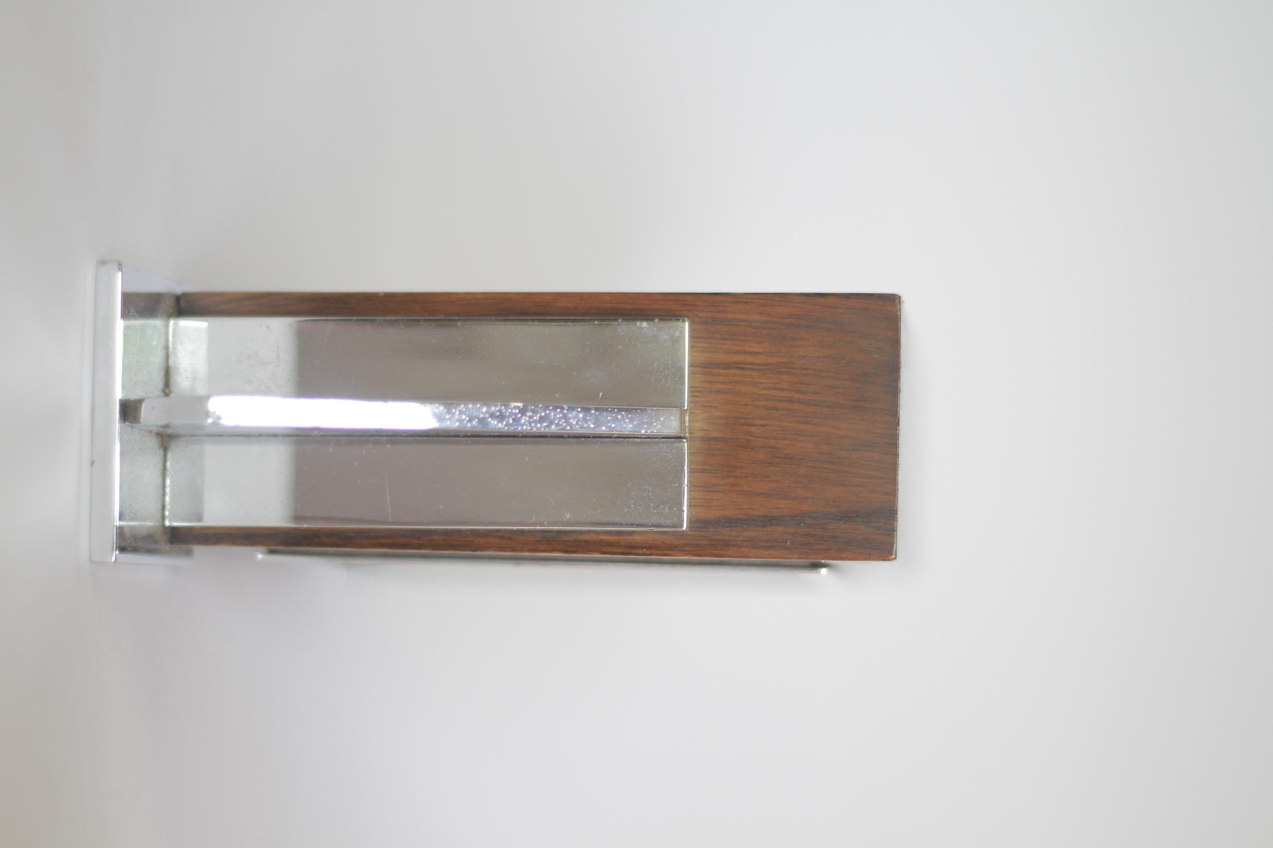 Art Deco Oak & chrome Mantel clock, circa 1930s
Cream & Silver face, Chrome frame
oak case with chrome sail design each side
Recently serviced, keeps good time
Recently polished