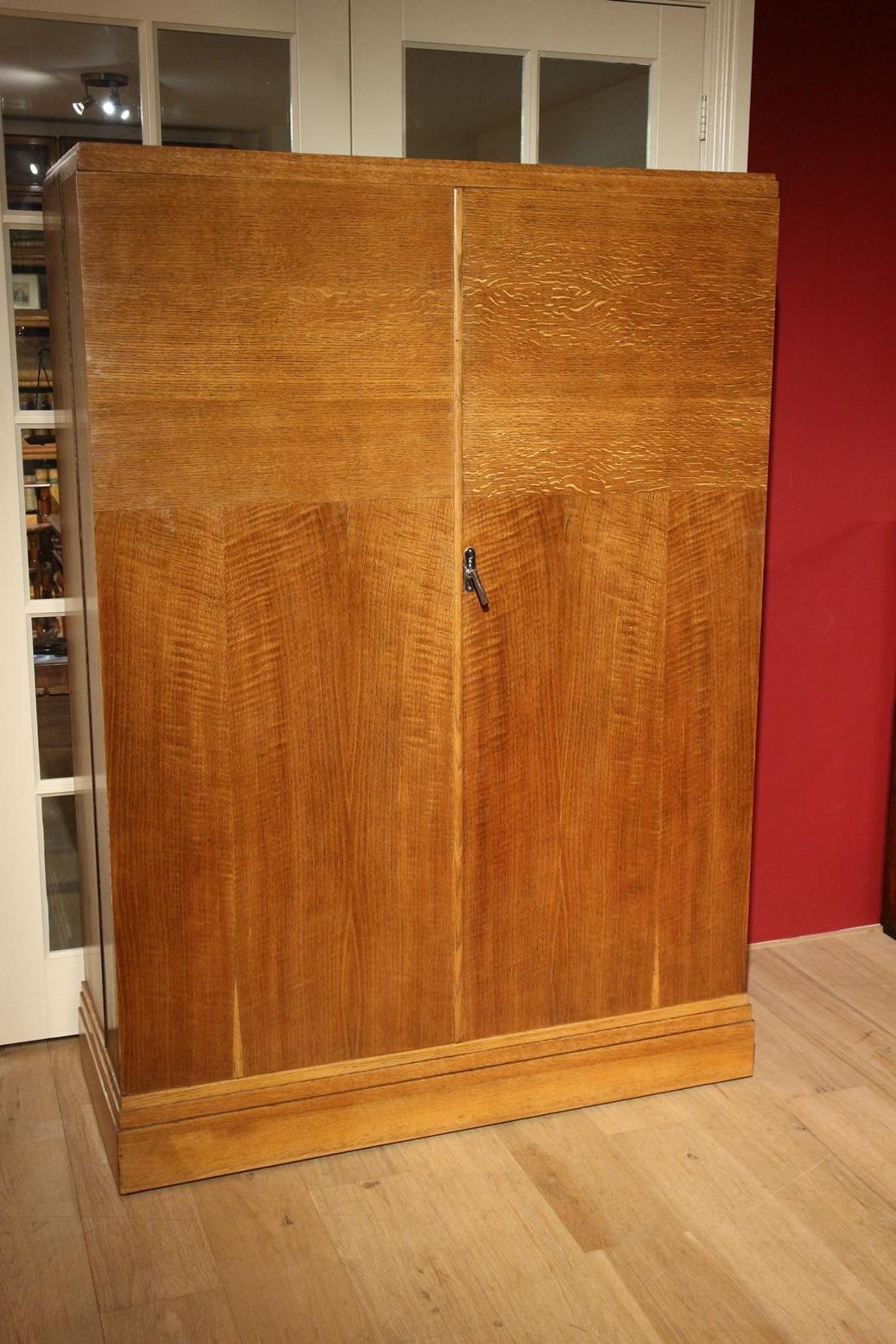 Compactom wardrobe with beautiful interior with a place for everything. Finished with beautiful interior with boxes, shelves, hangers, hooks and racks where everything has a place. The chrome on the inside is all in perfect condition. 

In a nice