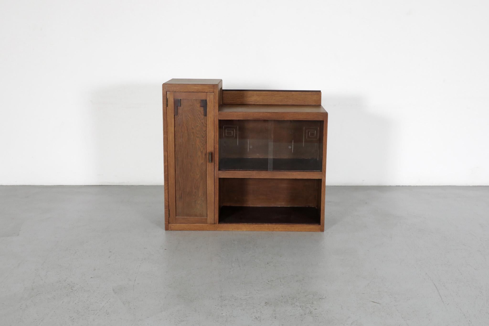 Art Deco Oak Curio Cabinet with Cocobolo Accents and Etched Glass Doors In Good Condition In Los Angeles, CA
