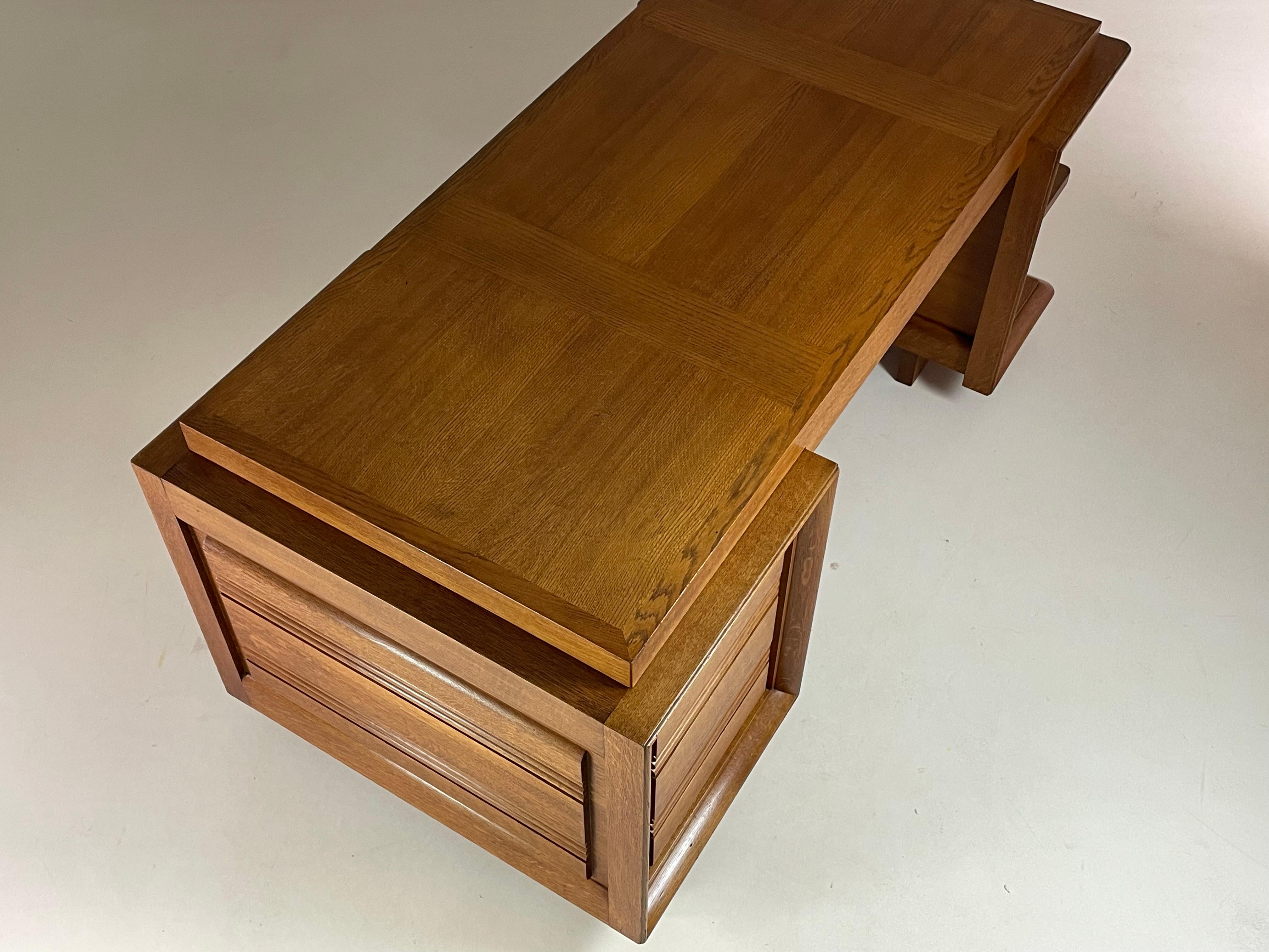 Art Deco Schreibtisch aus Eiche von Charles Dudouyt, Frankreich 1940er Jahre im Angebot 5