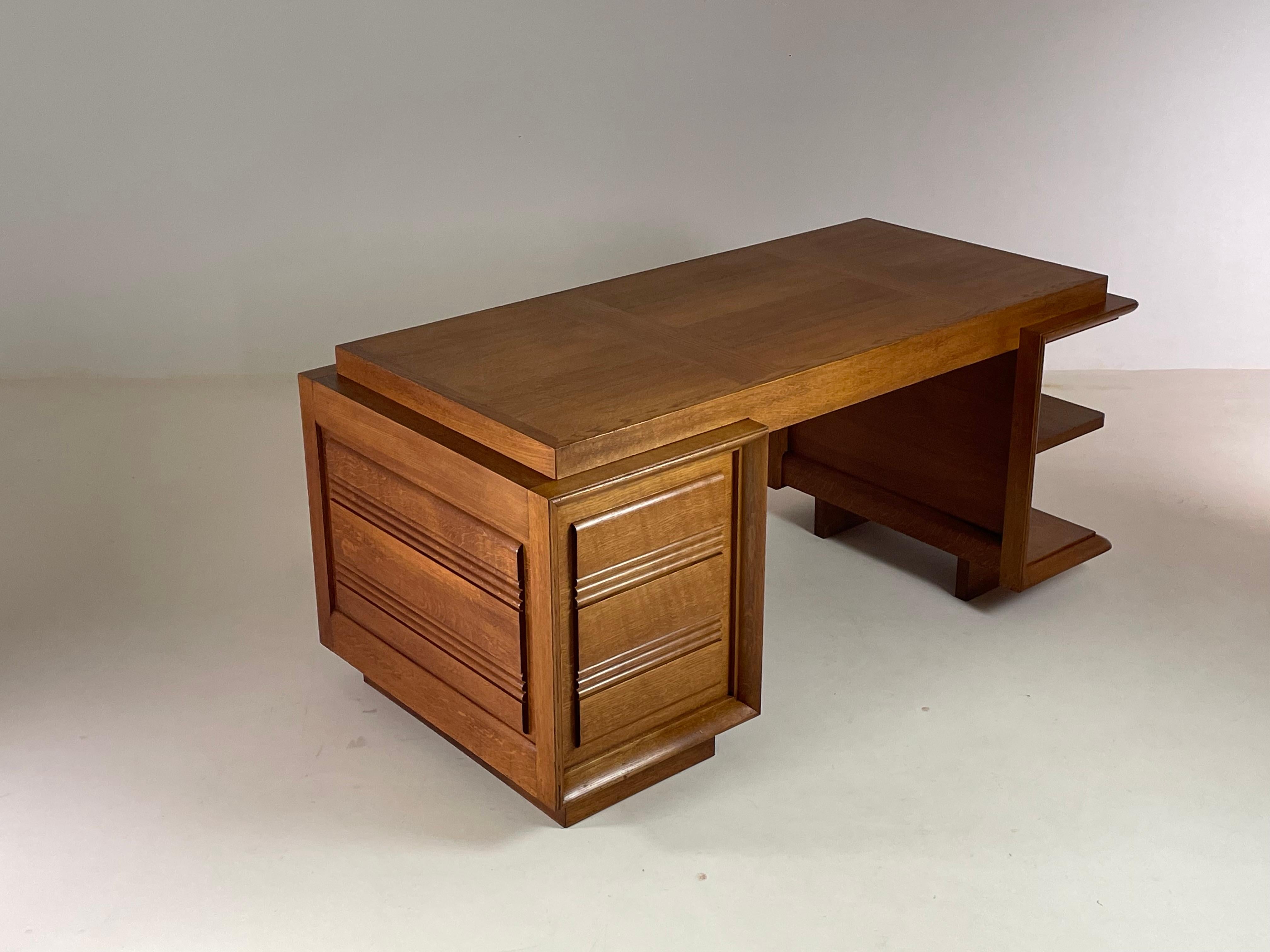 Art Deco Schreibtisch aus Eiche von Charles Dudouyt, Frankreich 1940er Jahre im Angebot 6