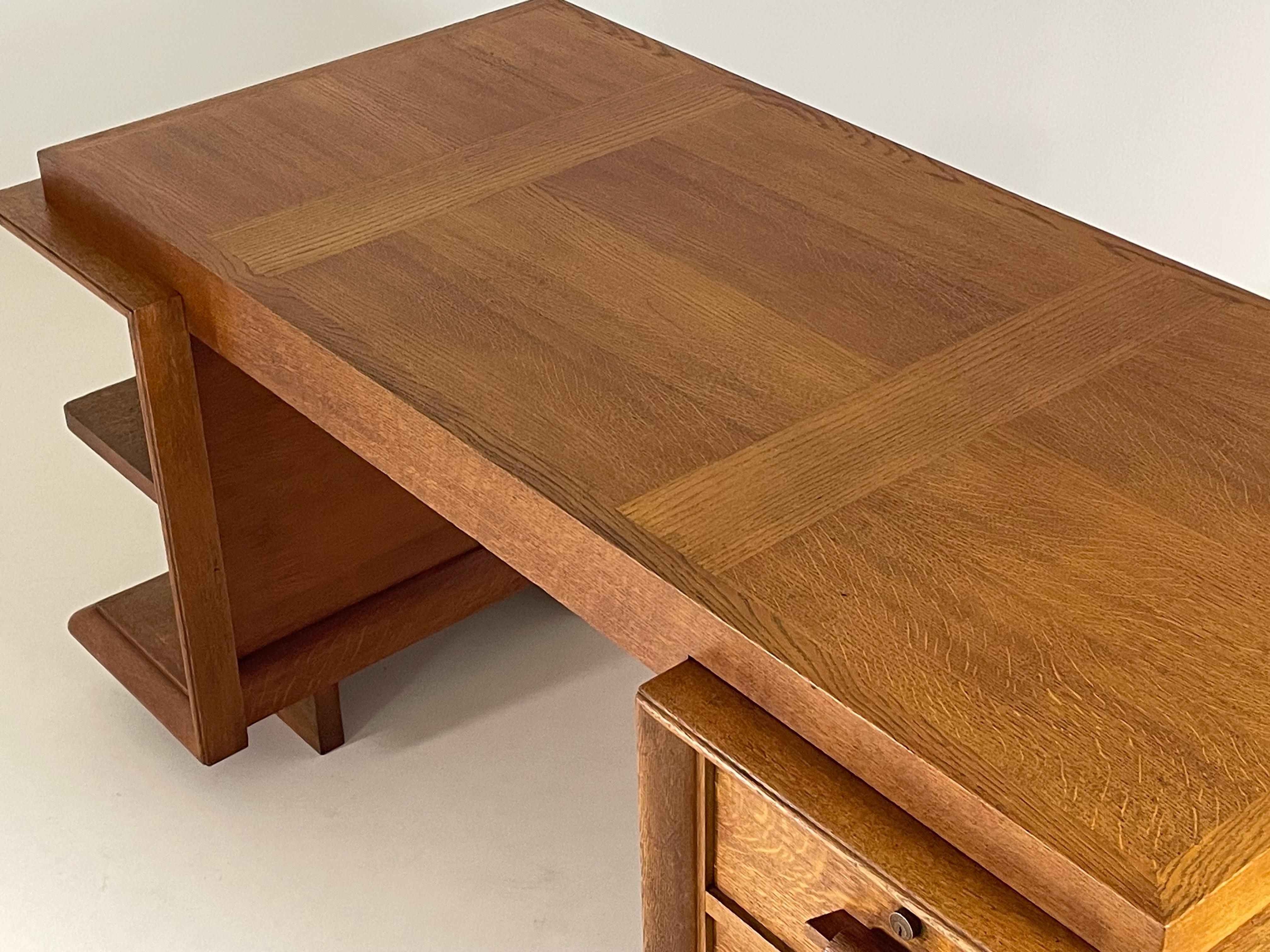 Art Deco Schreibtisch aus Eiche von Charles Dudouyt, Frankreich 1940er Jahre im Angebot 7