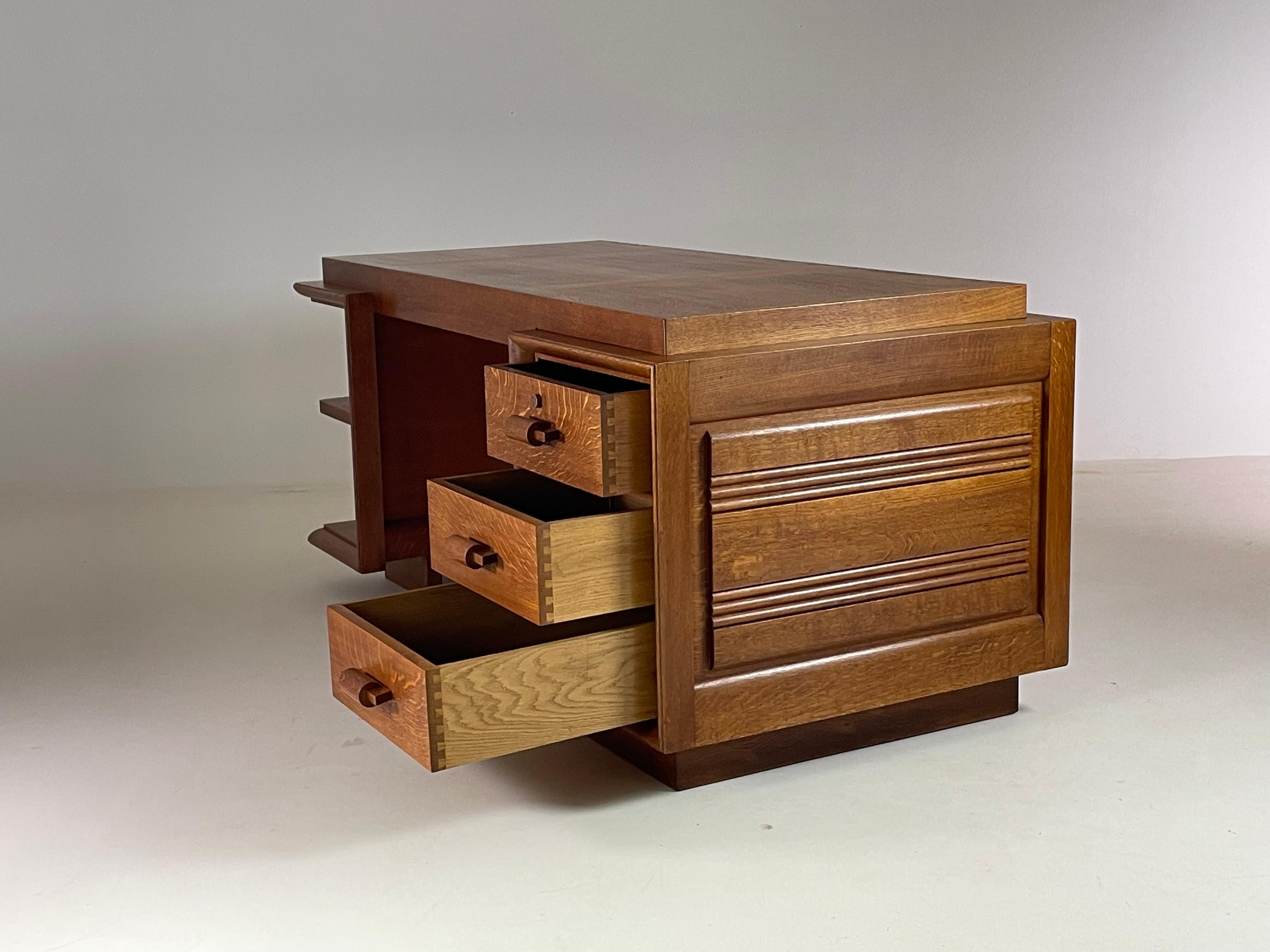 Art Deco Schreibtisch aus Eiche von Charles Dudouyt, Frankreich 1940er Jahre im Angebot 8