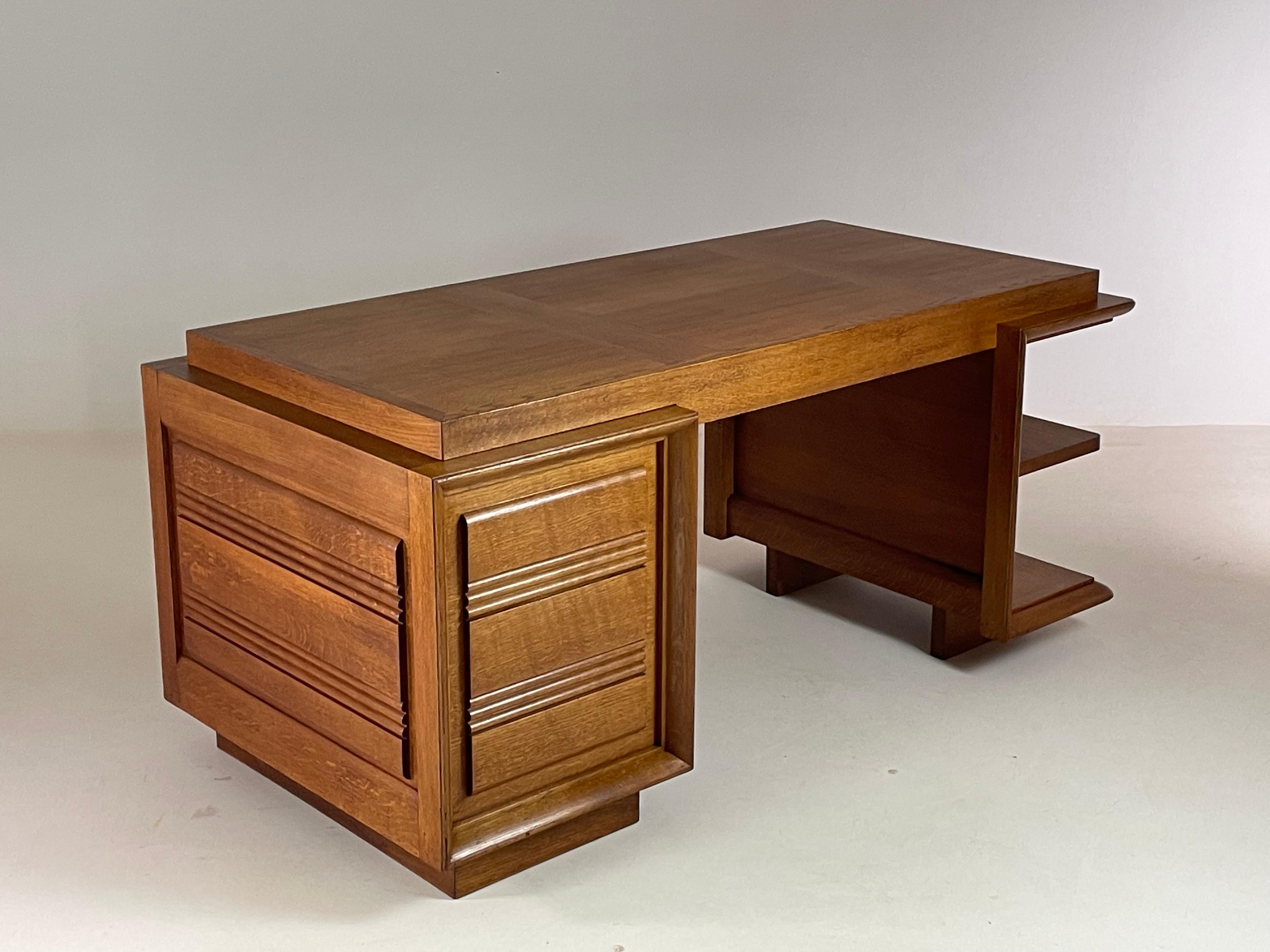 Art Deco Schreibtisch aus Eiche von Charles Dudouyt, Frankreich 1940er Jahre im Angebot 10