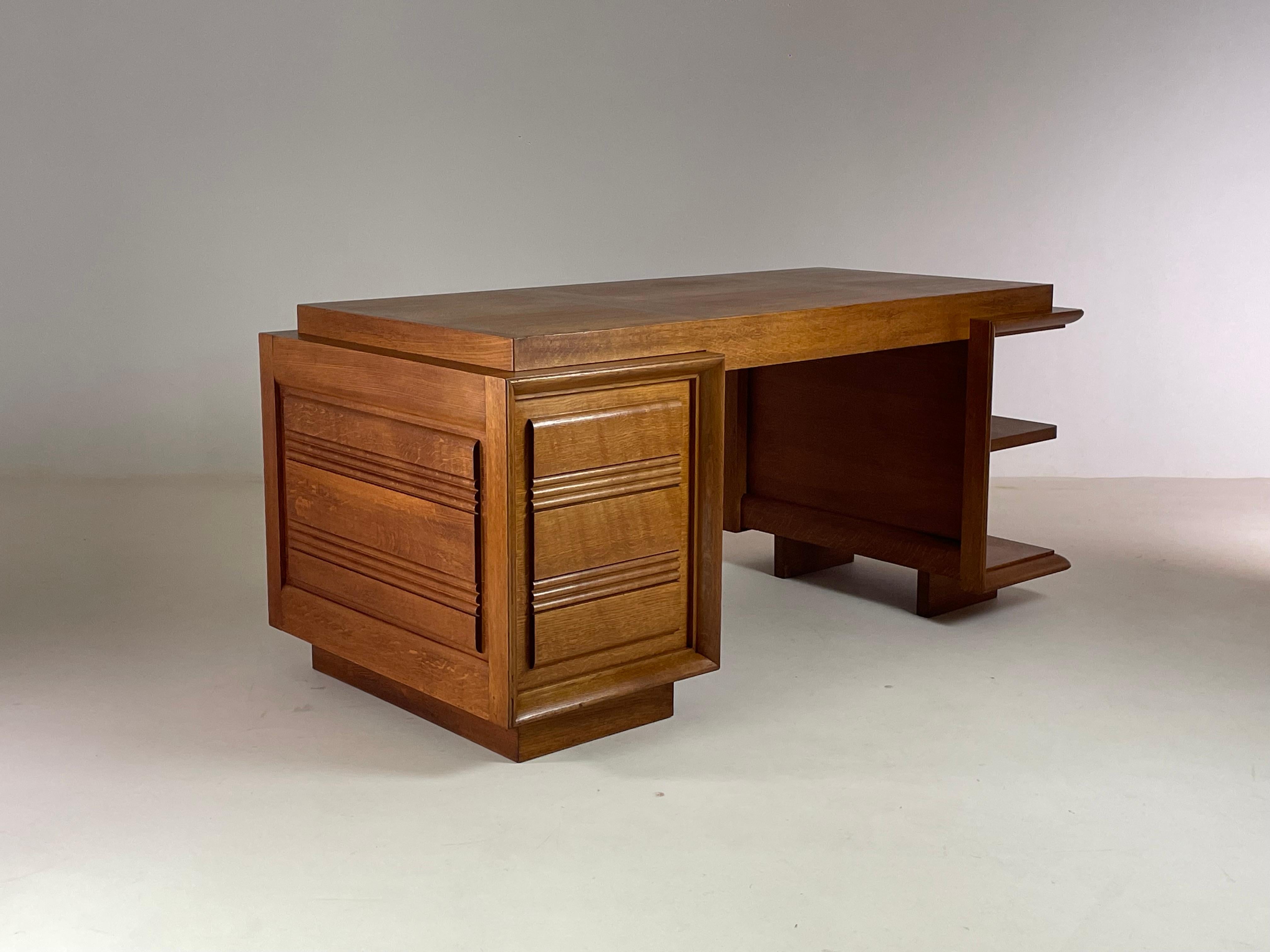 Art Deco Schreibtisch aus Eiche von Charles Dudouyt, Frankreich 1940er Jahre im Angebot 11