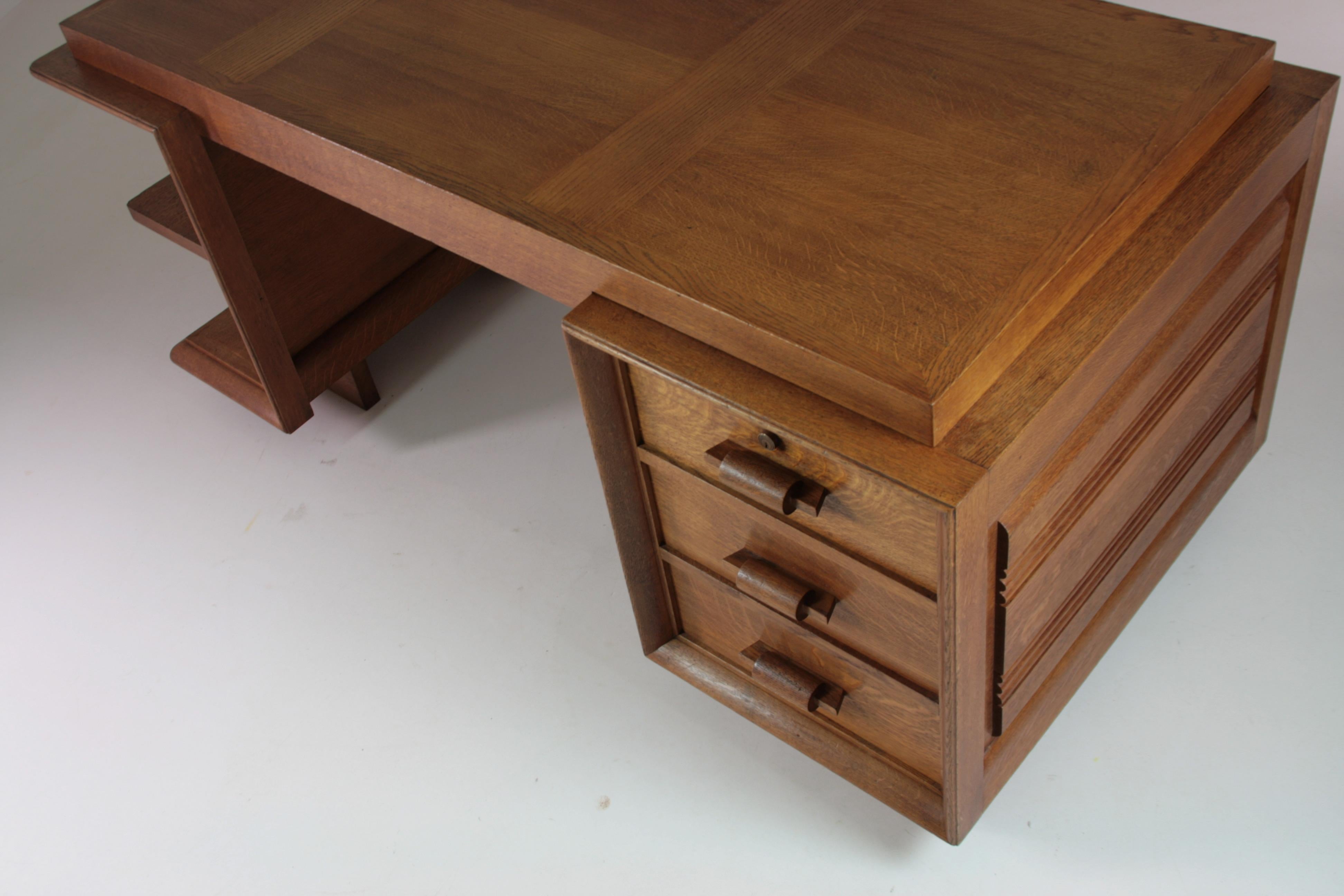 Art Deco Schreibtisch aus Eiche von Charles Dudouyt, Frankreich 1940er Jahre (20. Jahrhundert) im Angebot