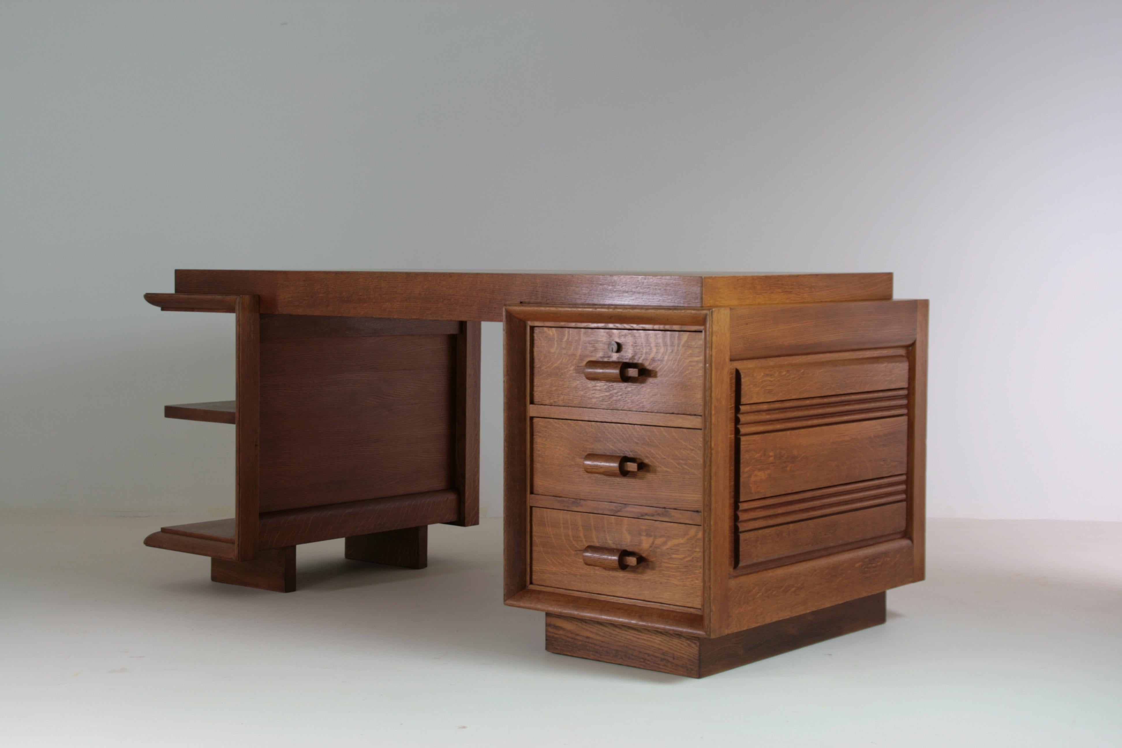 Art Deco Schreibtisch aus Eiche von Charles Dudouyt, Frankreich 1940er Jahre (Eichenholz) im Angebot