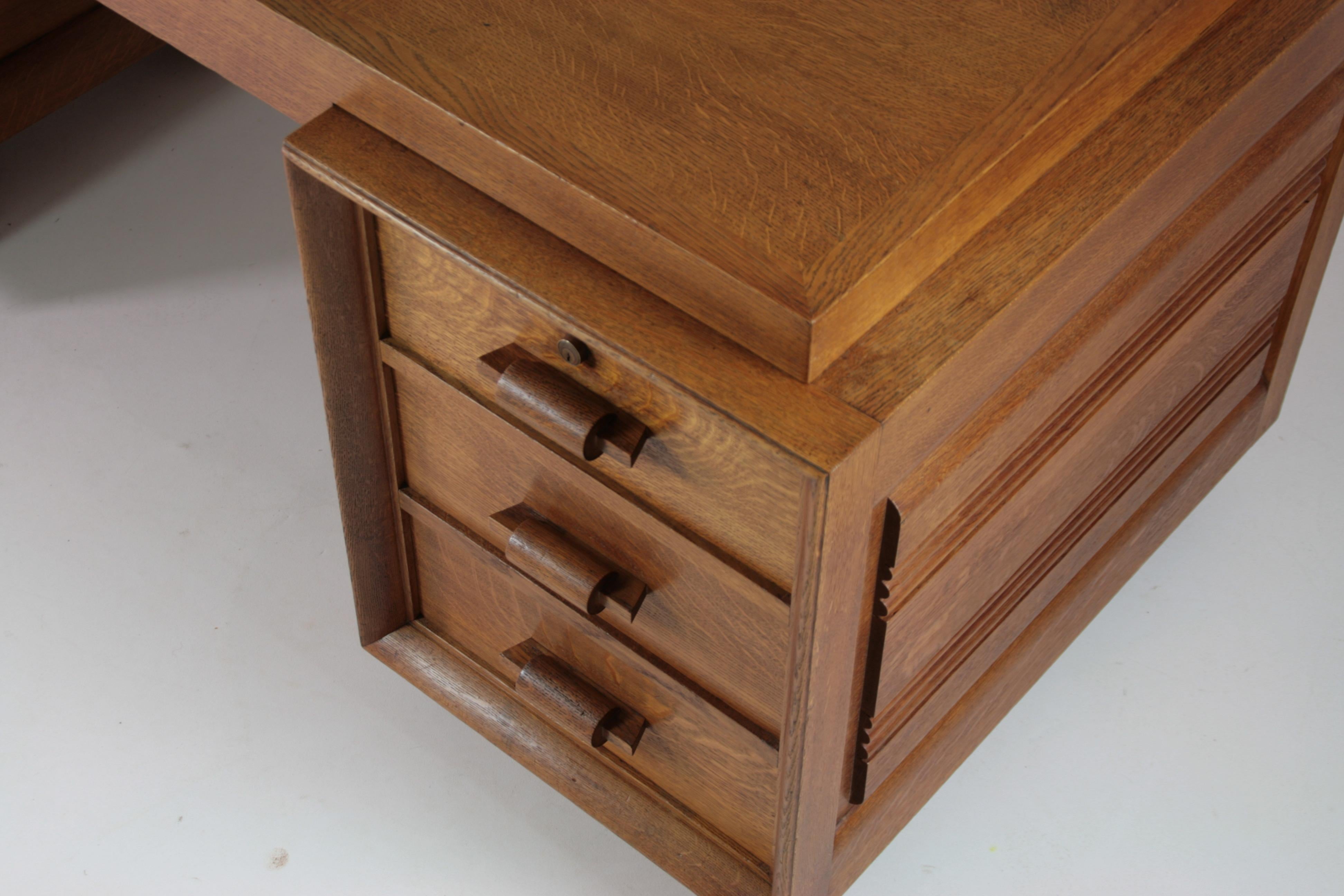 Art Deco Schreibtisch aus Eiche von Charles Dudouyt, Frankreich 1940er Jahre im Angebot 1