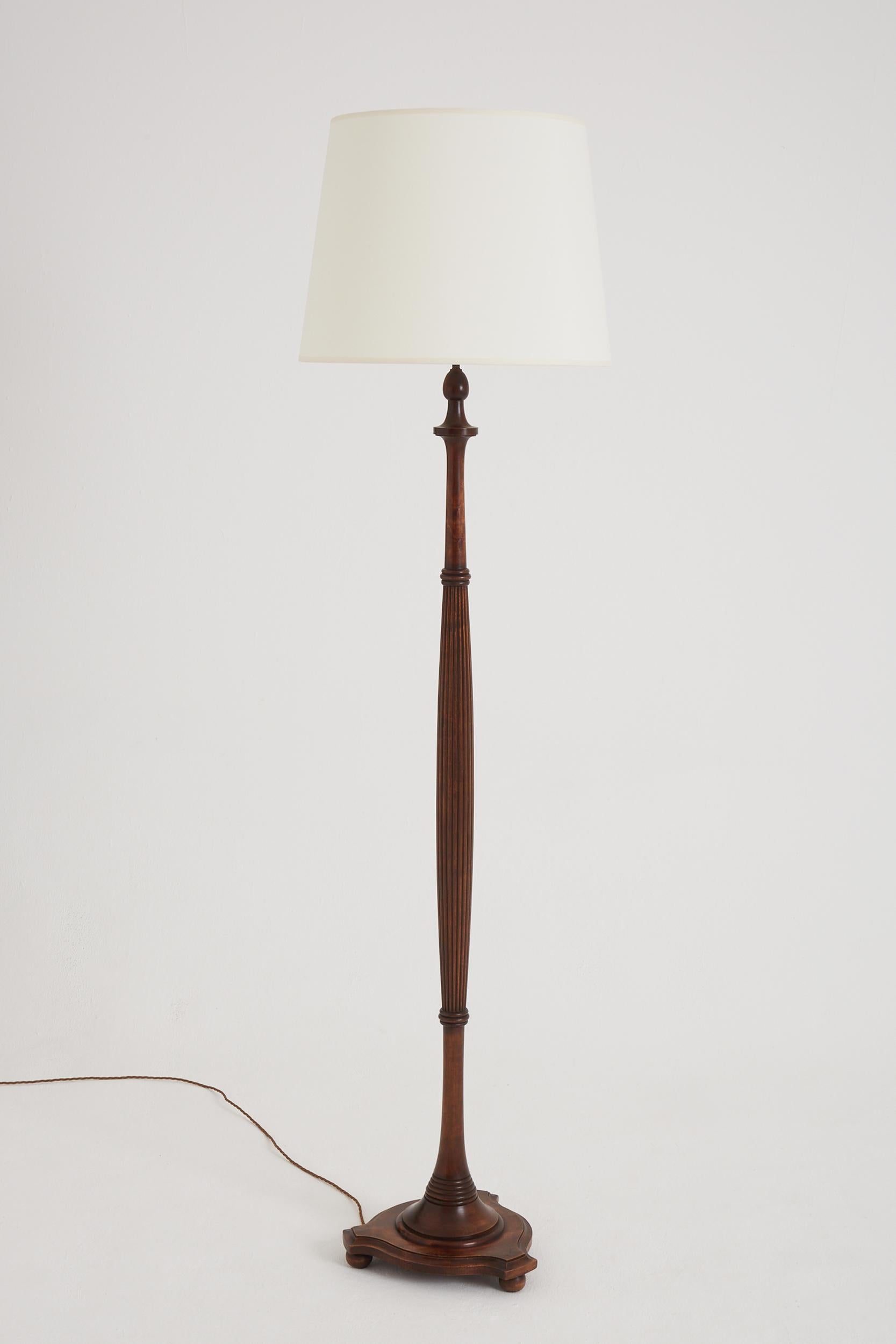 An Art Deco carved and stained oak floor lamp.
France, Circa 1930.
With the shade: 195 cm high by 50 cm diameter
Lamp base only: 163 cm high by 35 cm diameter
