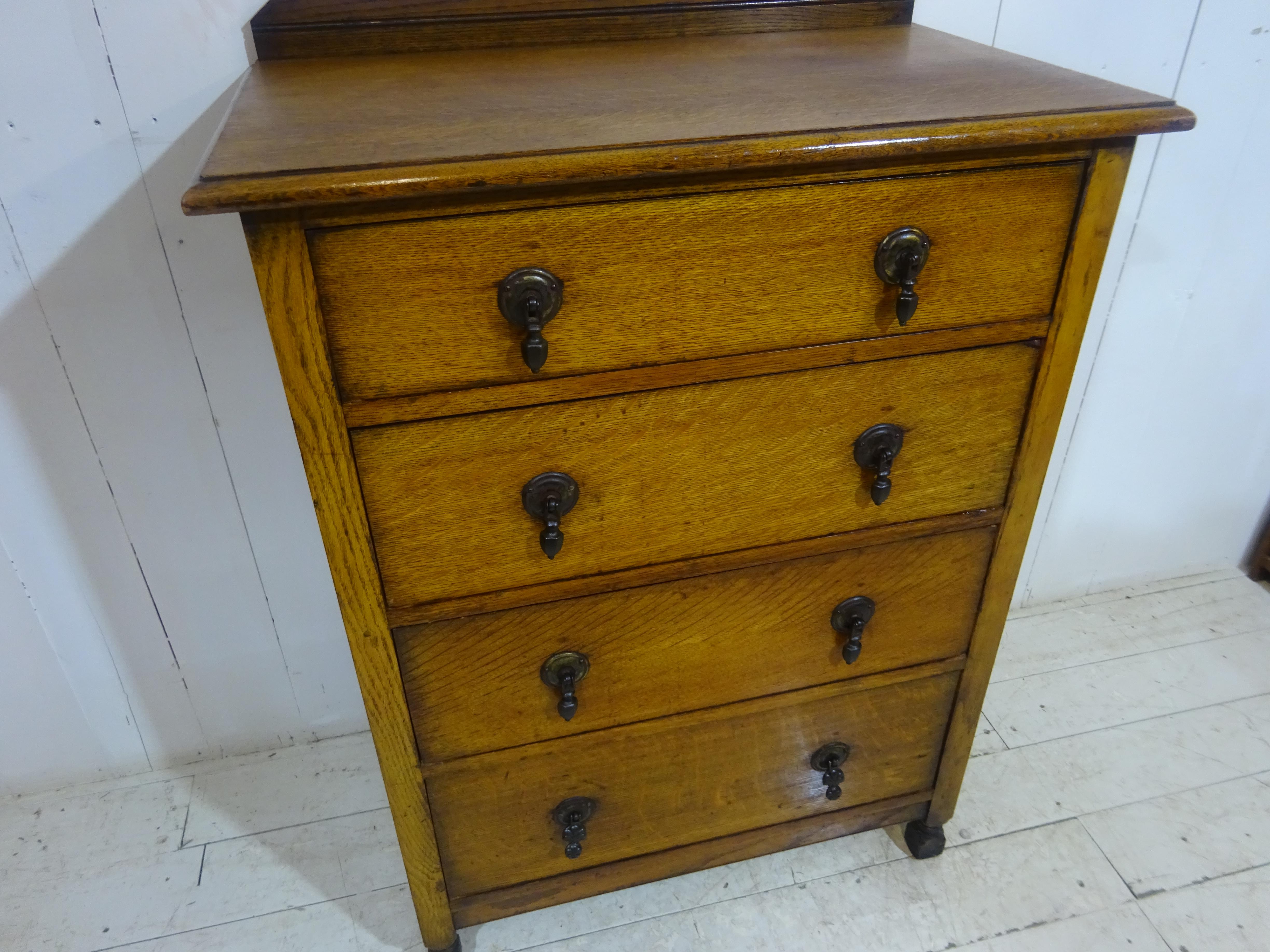 Art Deco Oak Graduated Chest of Drawers In Good Condition In Tarleton, GB
