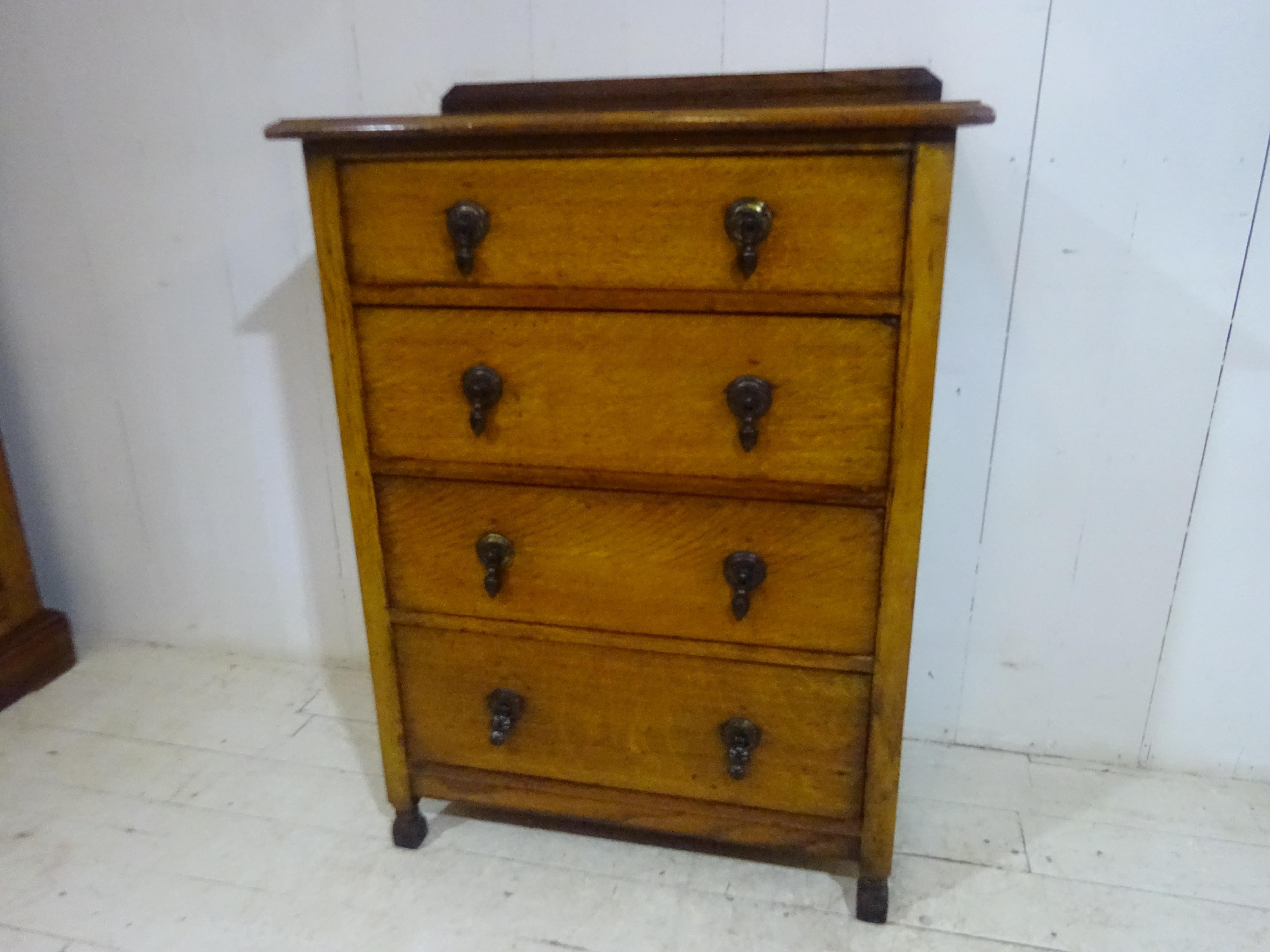 Mid-20th Century Art Deco Oak Graduated Chest of Drawers