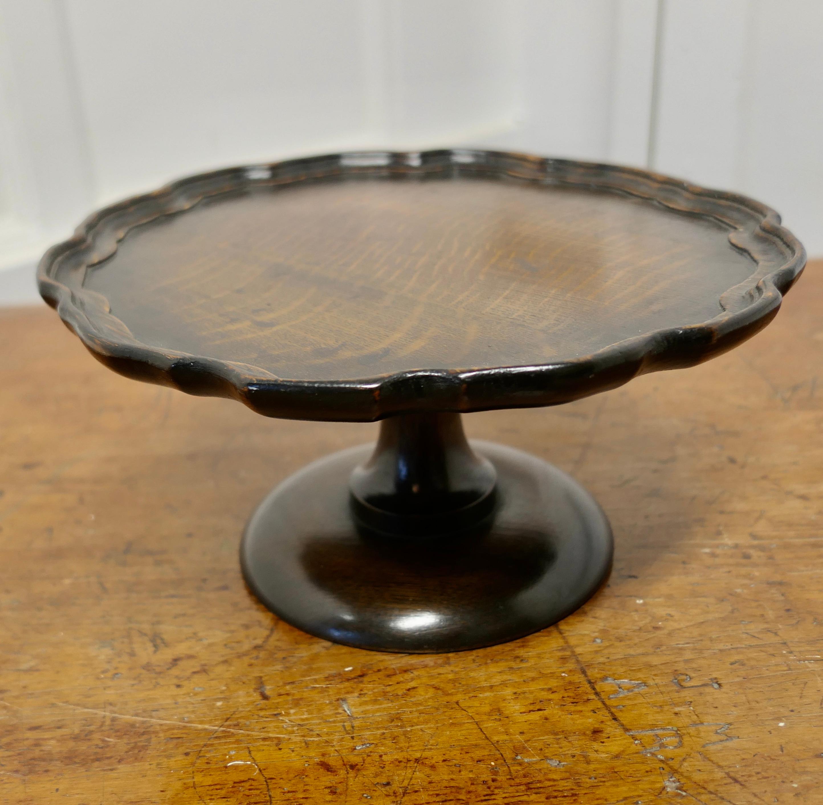 Early 20th Century Art Deco Oak Lazy Susan Tazza  A very useful piece, a revolving platter   For Sale