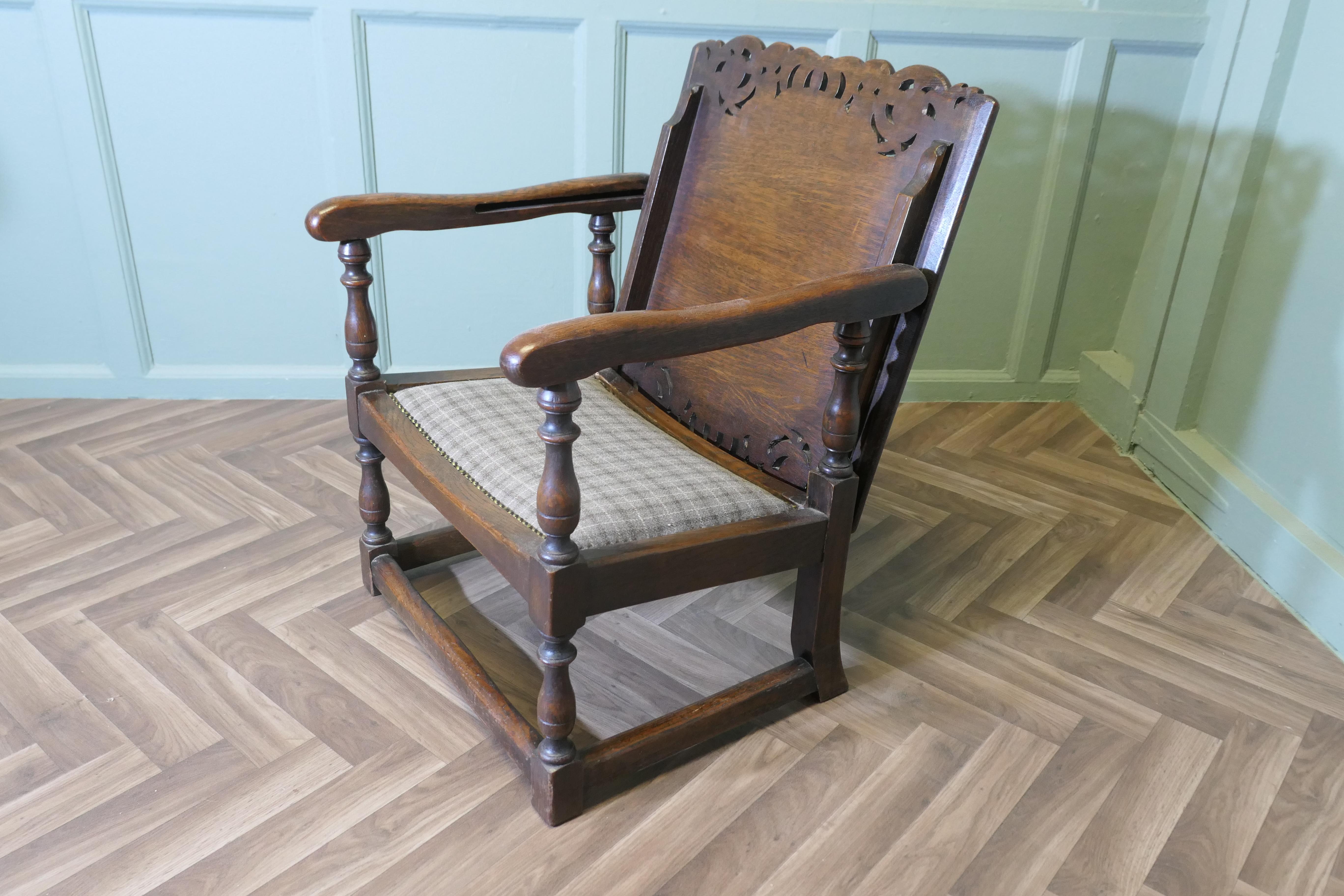Art Deco Oak Monks Bench Coffee Table In Good Condition For Sale In Godshill, Isle of Wight