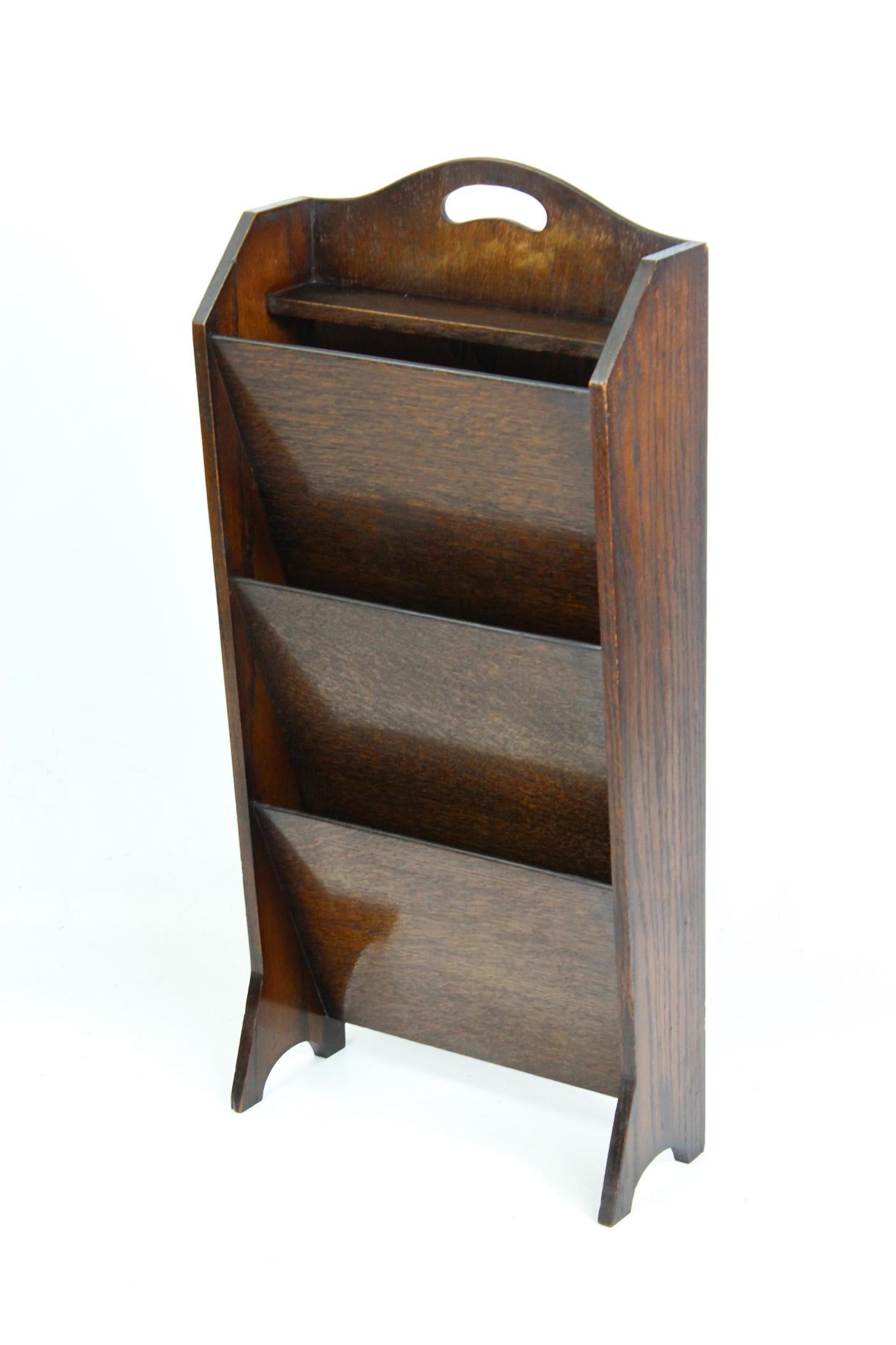 Art Deco Oak Newspaper Stand Magazine Stand English, circa 1920s In Good Condition For Sale In Leeds, West Yorkshire