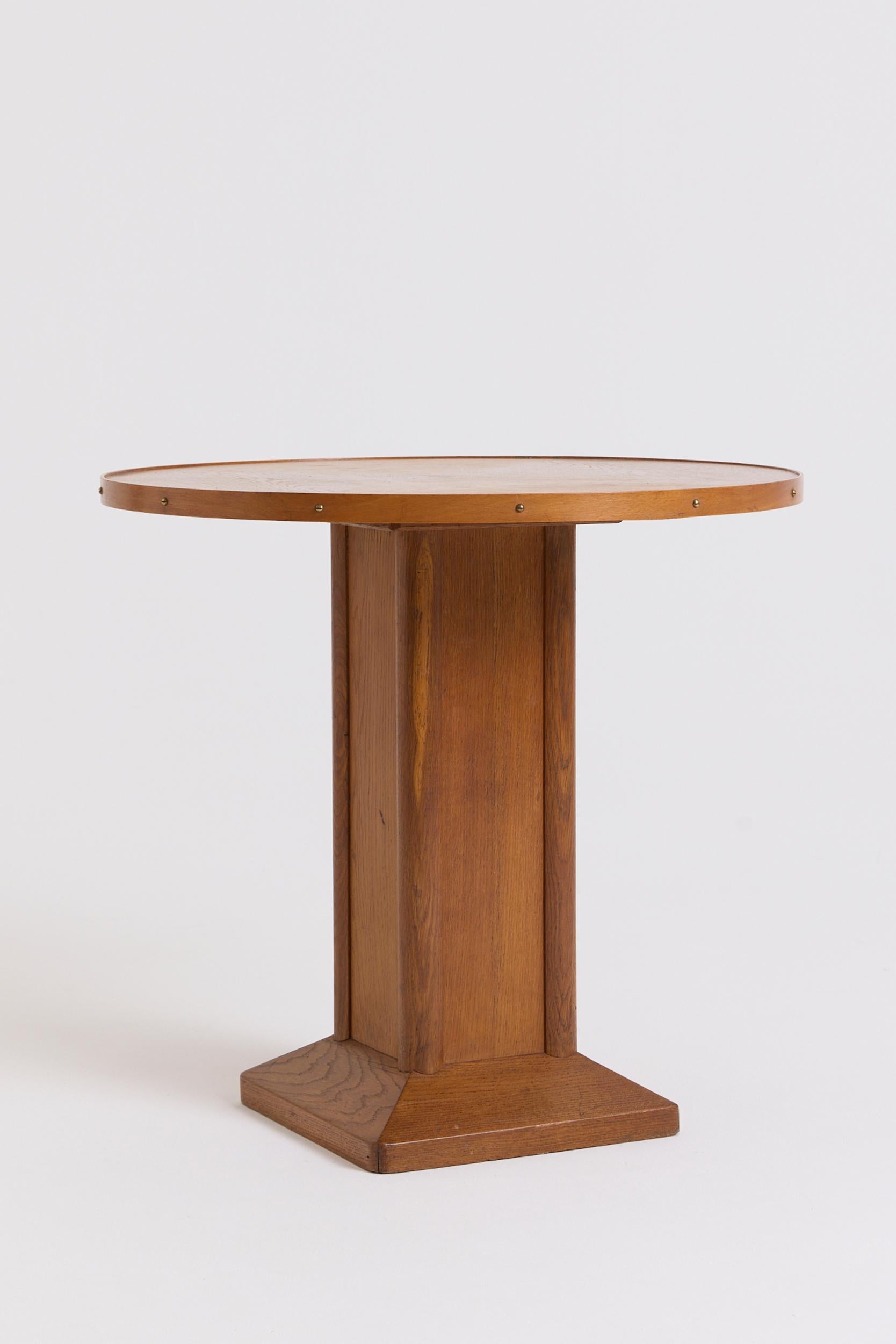 Mesa auxiliar Art Decó de roble Francés en venta