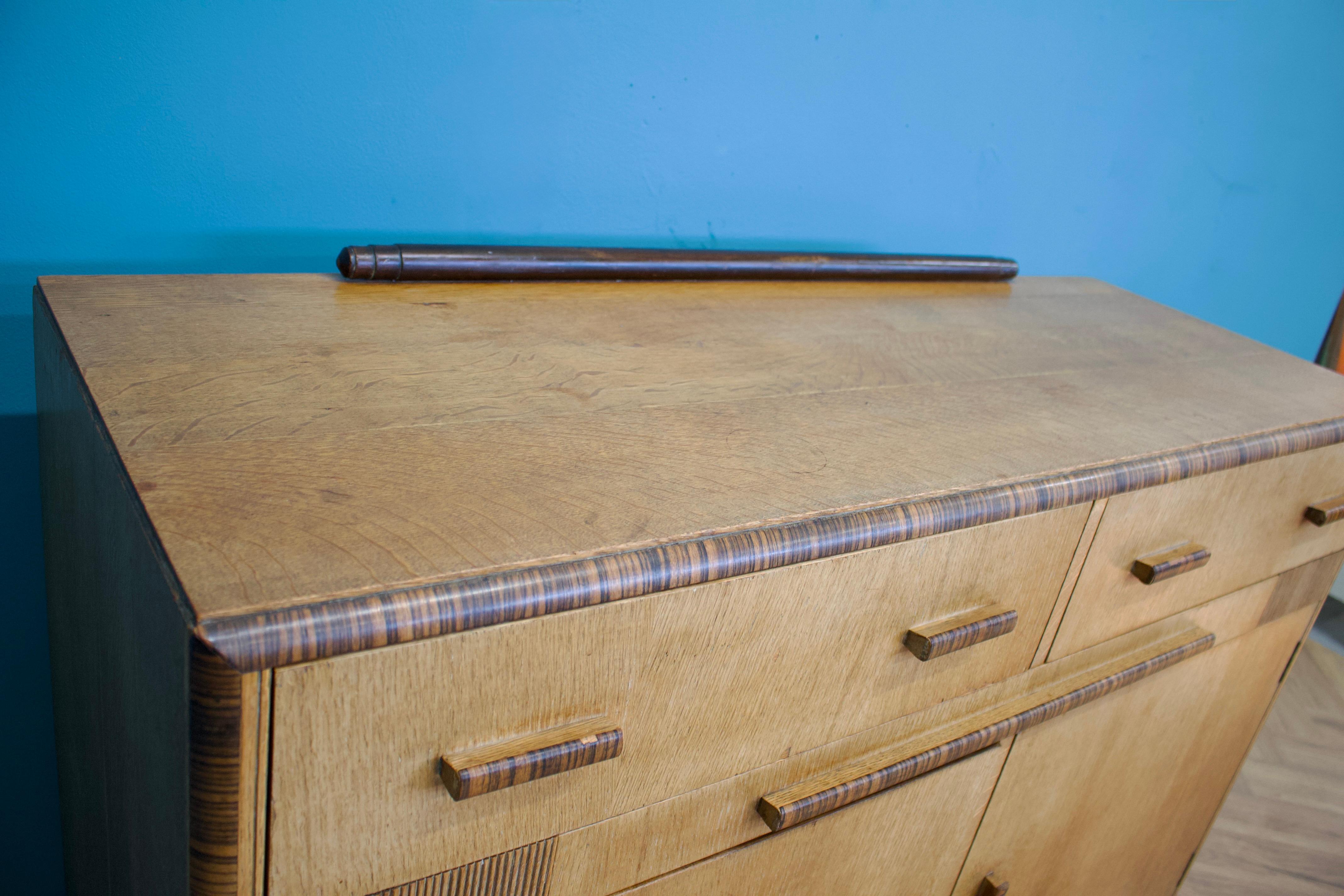 Art Deco Oak Sideboard, 1930s In condizioni buone in vendita a South Shields, GB