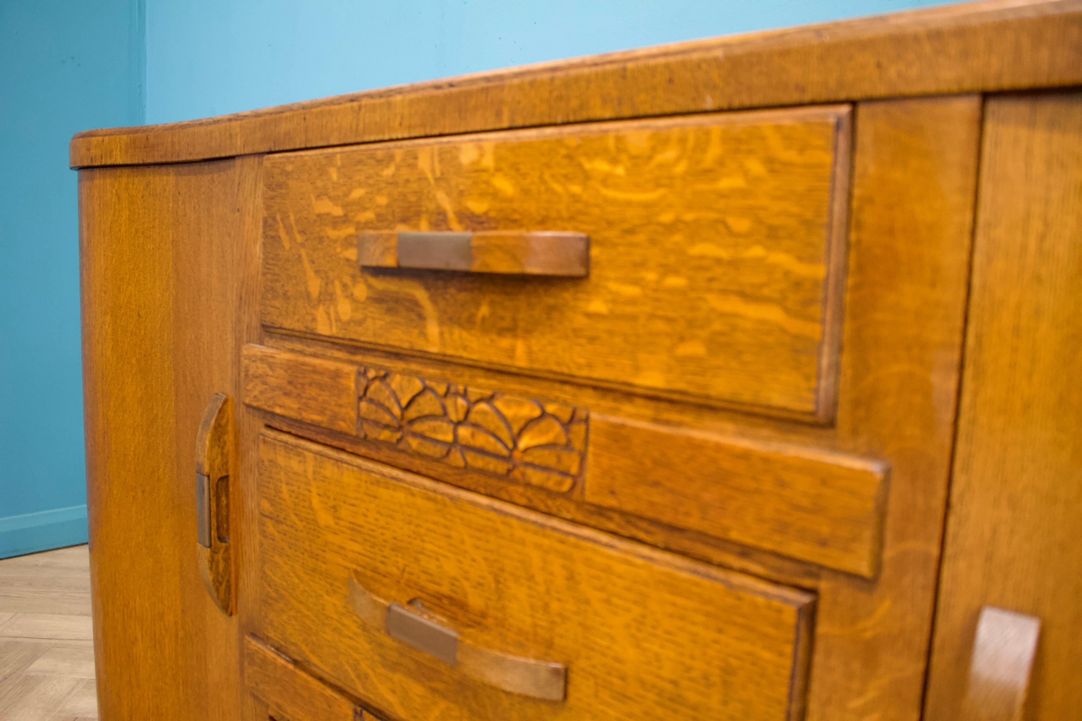 Mid-20th Century Art Deco Oak Sideboard, 1930s For Sale