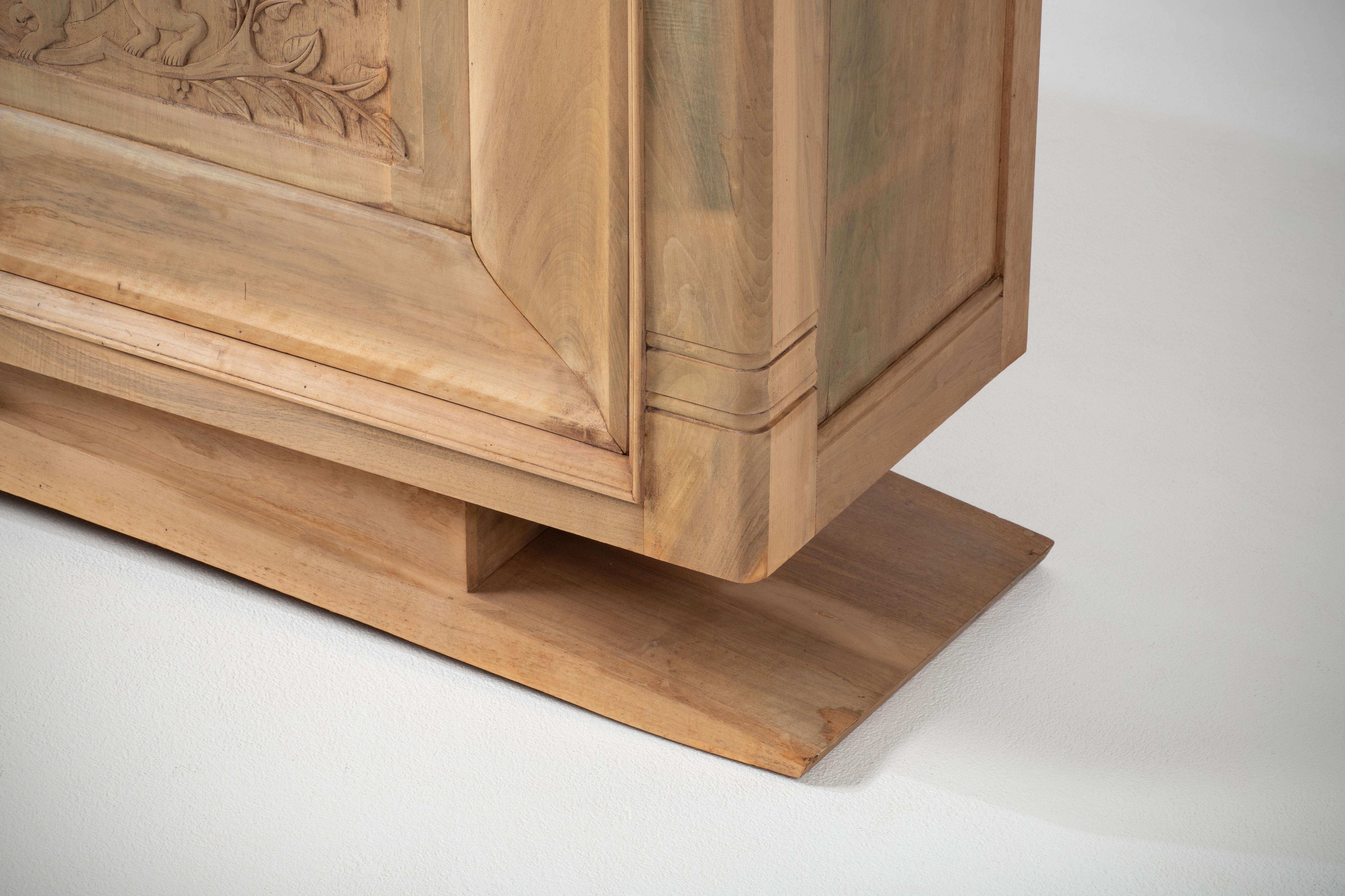 Credenza Art Déco in Oak con ante intagliate a mano, Francia, anni '40 in vendita 3
