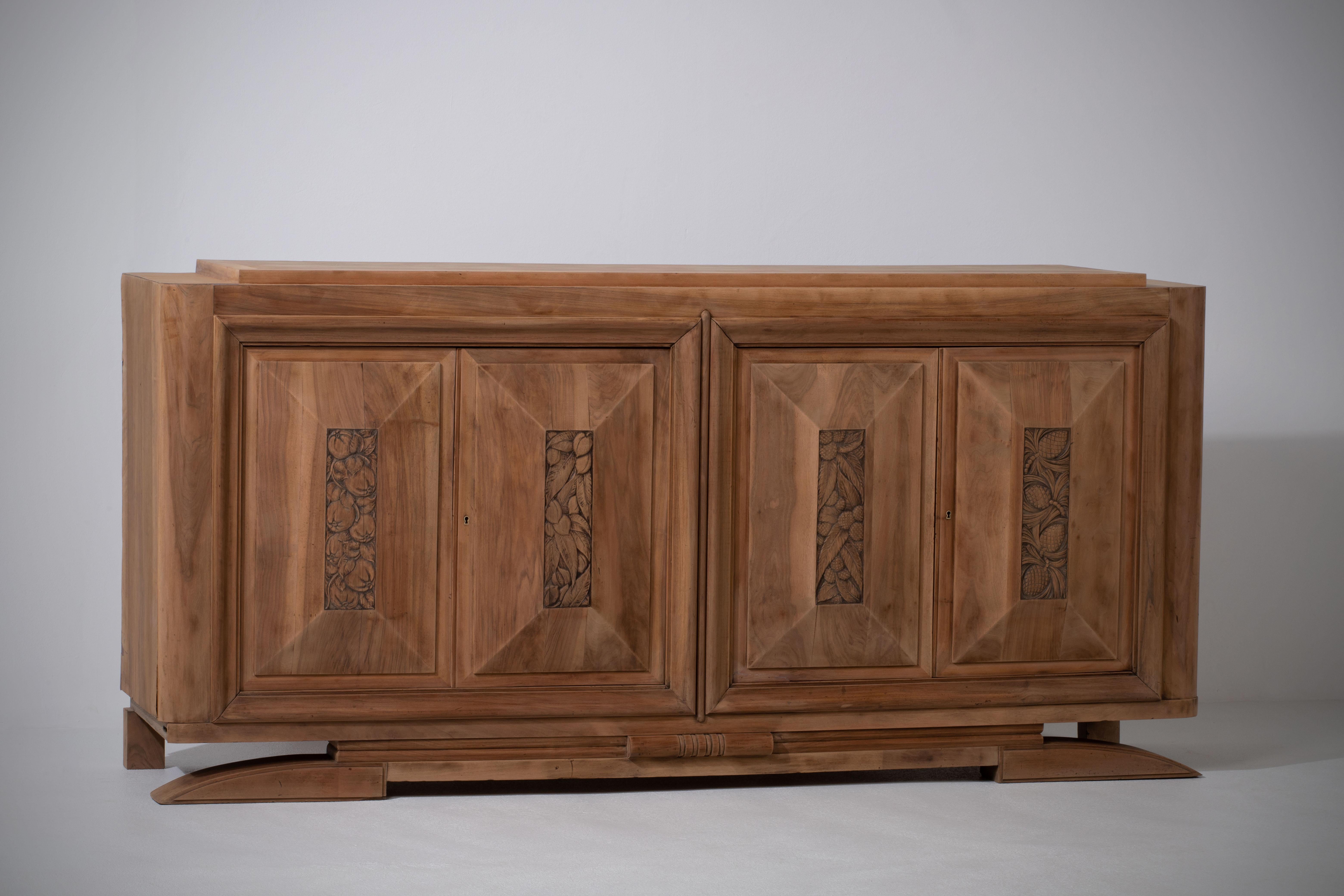 Introducing an exquisite mahogany buffet that exudes timeless elegance and sophistication. Crafted with meticulous attention to detail, this piece showcases the rich and luxurious beauty of mahogany wood.

The standout feature of this buffet is