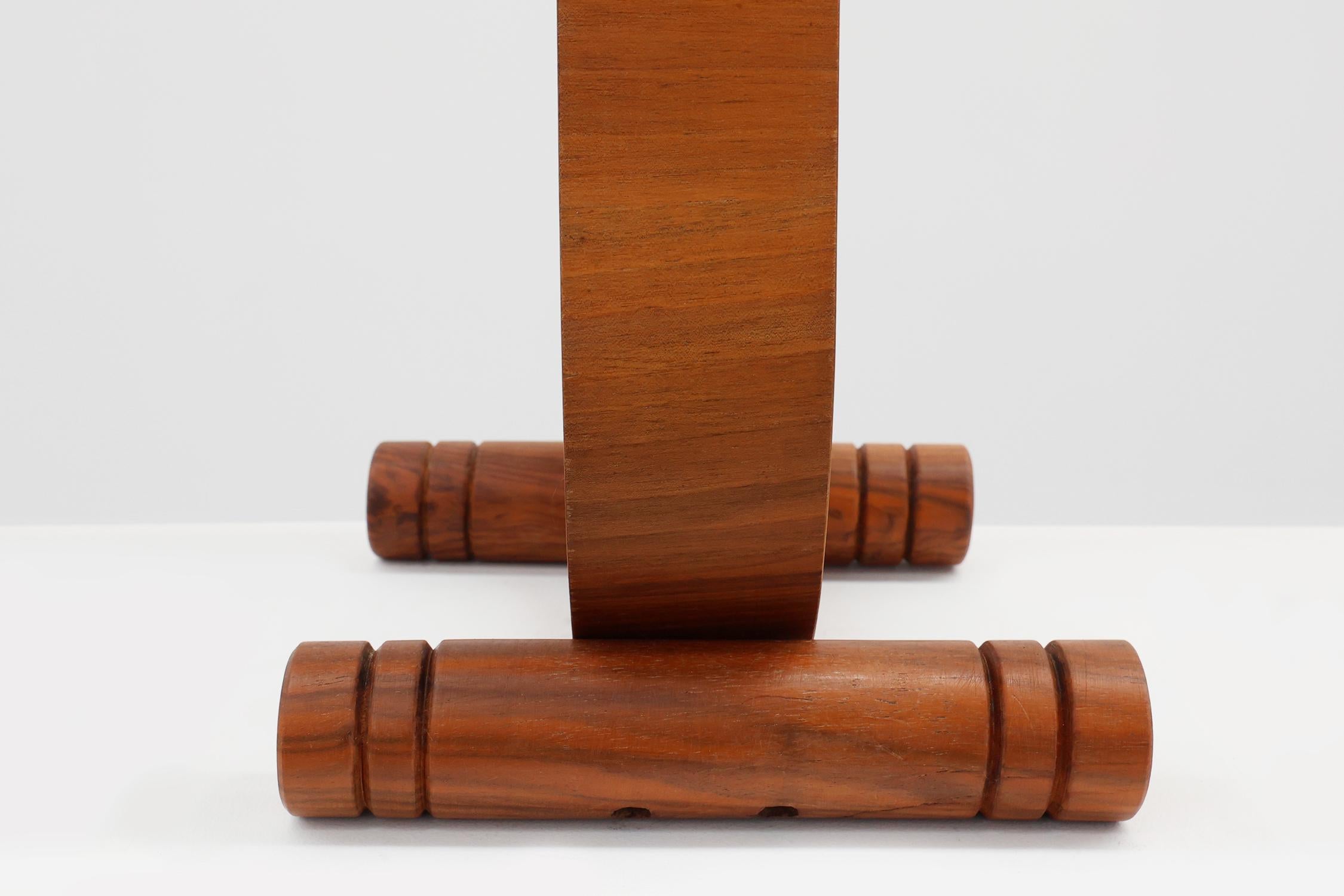 Table d'appoint ronde en bois de chêne Art déco avec pied plié, France années 1920 en vente 4