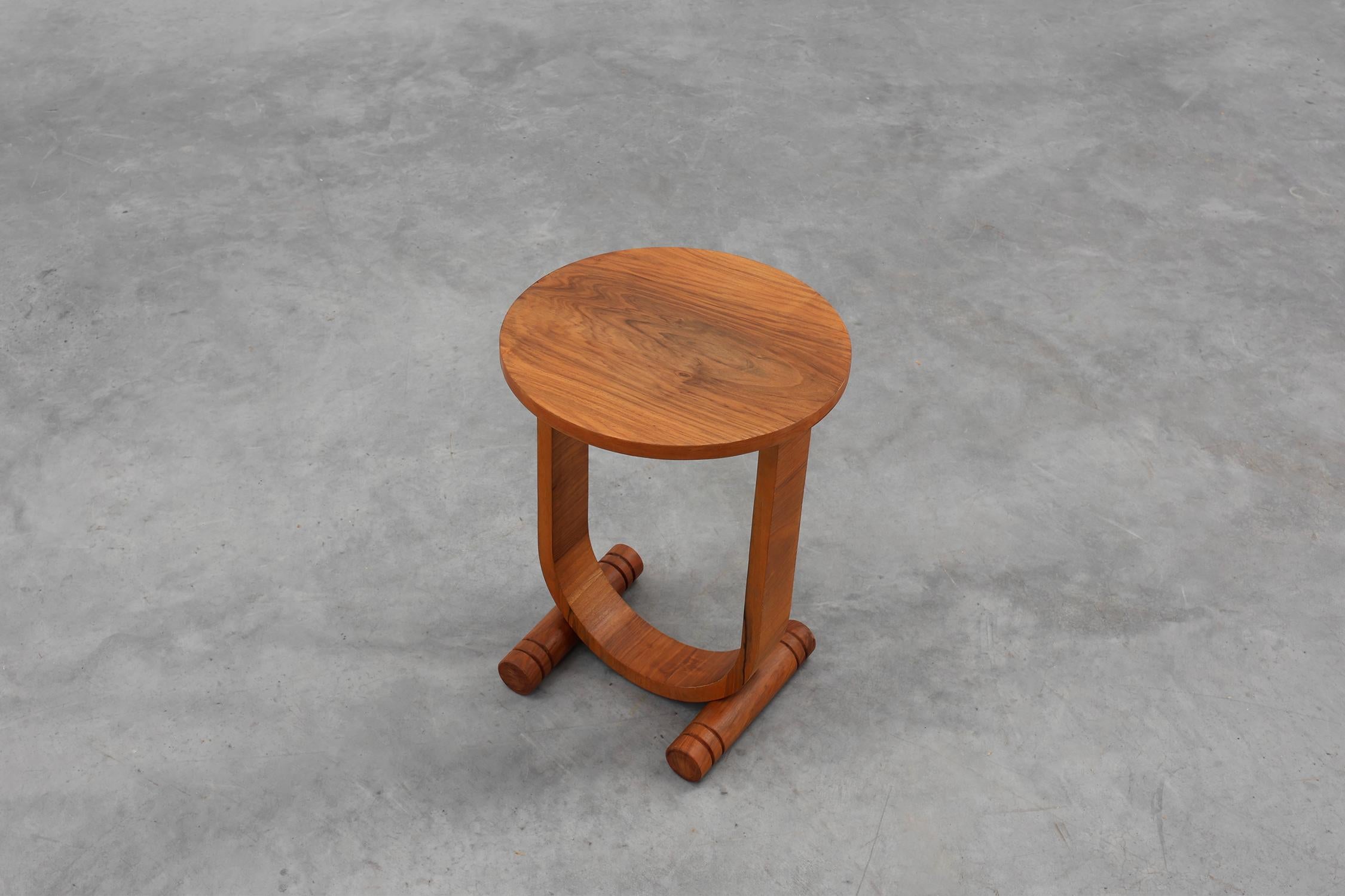 Table d'appoint ronde en bois de chêne Art déco avec pied plié, France années 1920 en vente 5