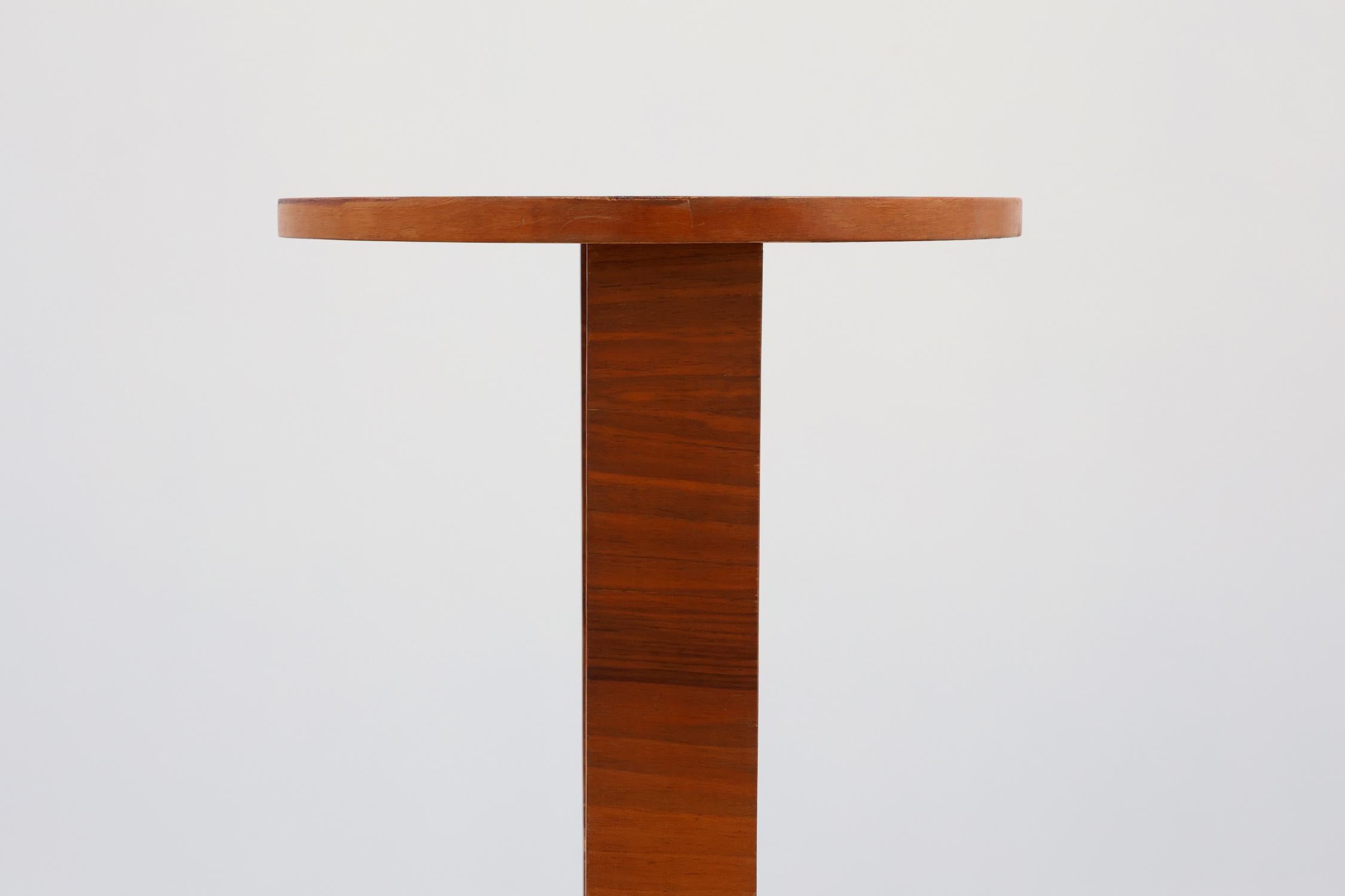 Table d'appoint ronde en bois de chêne Art déco avec pied plié, France années 1920 en vente 3