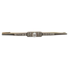 Art Deco oblong gold brooch with diamonds and pearl, first half of the 20th cent