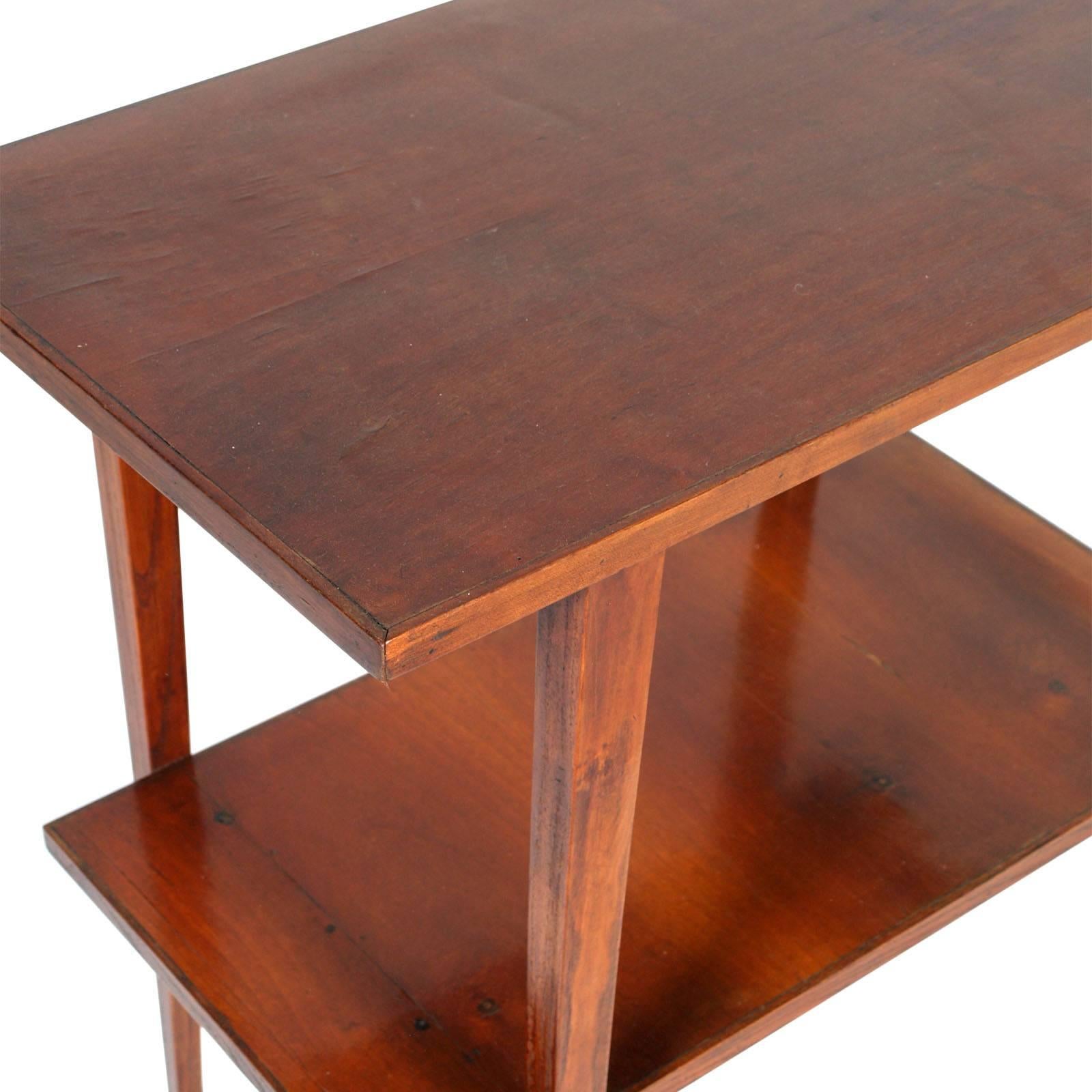 italien Table d'appoint ou console Art Déco à deux plateaux en noyer poli à la cire en vente