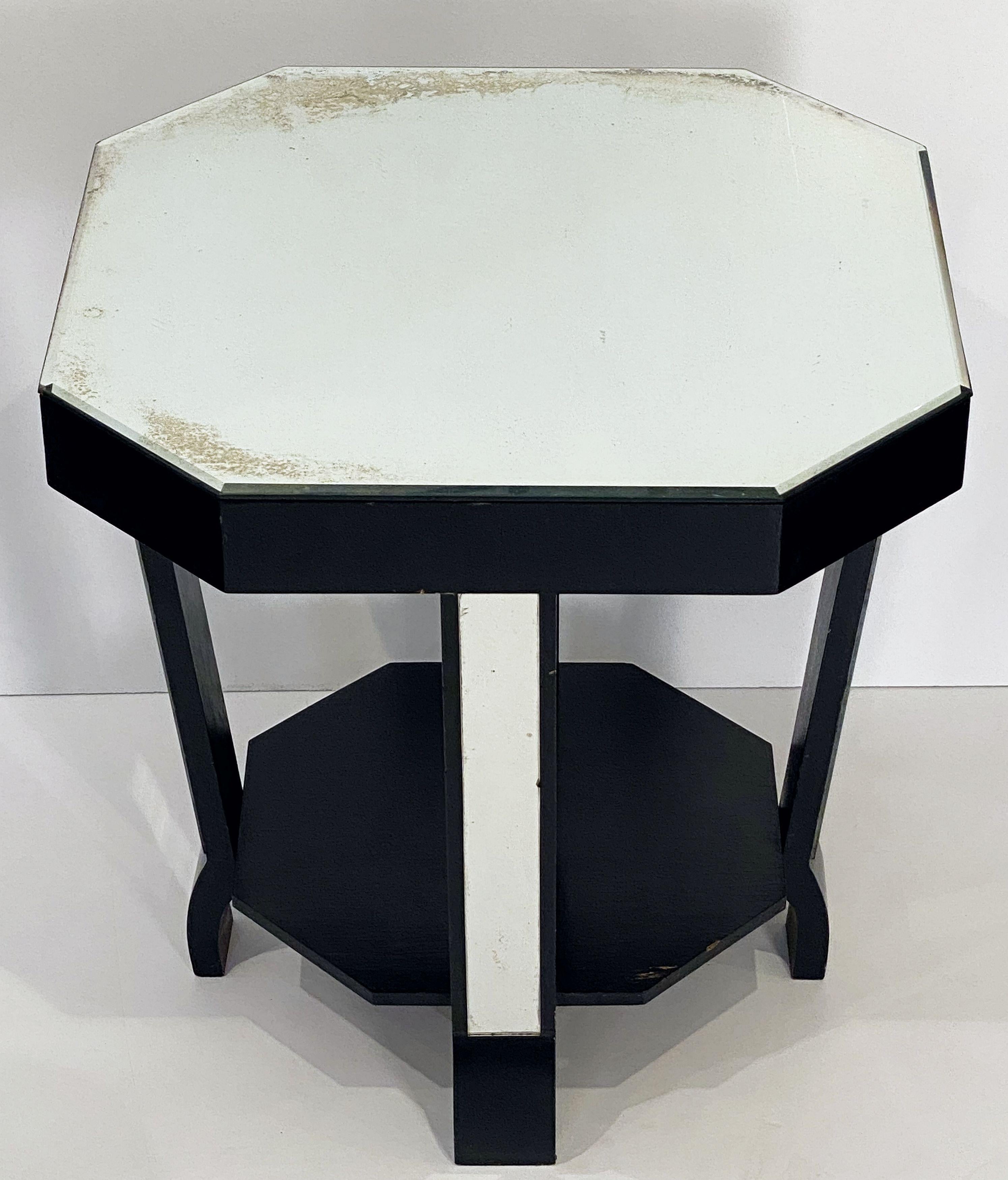 Table d'appoint ou d'appoint Art déco avec plateau en miroir d'Angleterre Bon état - En vente à Austin, TX