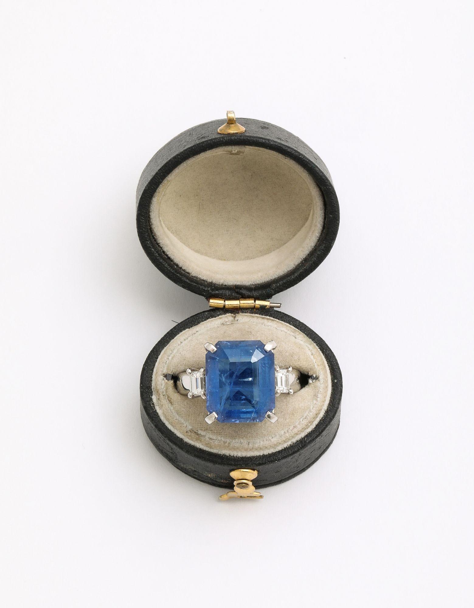 Achteckiger Art-Déco-Verlobungsring mit 10 Karat Ceylon-Saphir und Diamant- Baguettes (Achteckschliff) im Angebot