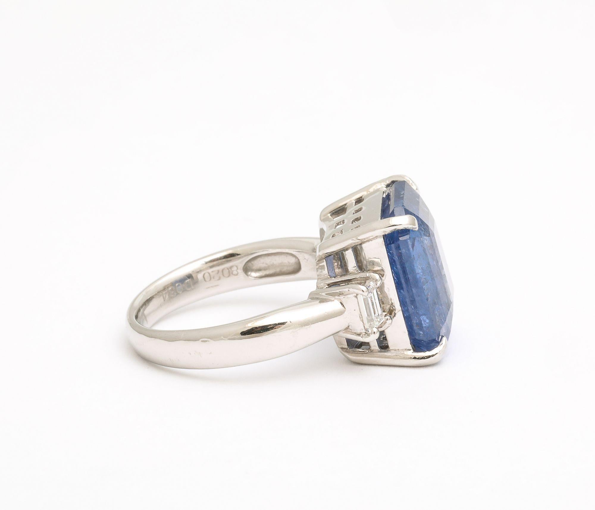Art Deco Octagonal 10 ct Ceylon Sapphire Engagement Ring with Diamond Baguettes For Sale 1