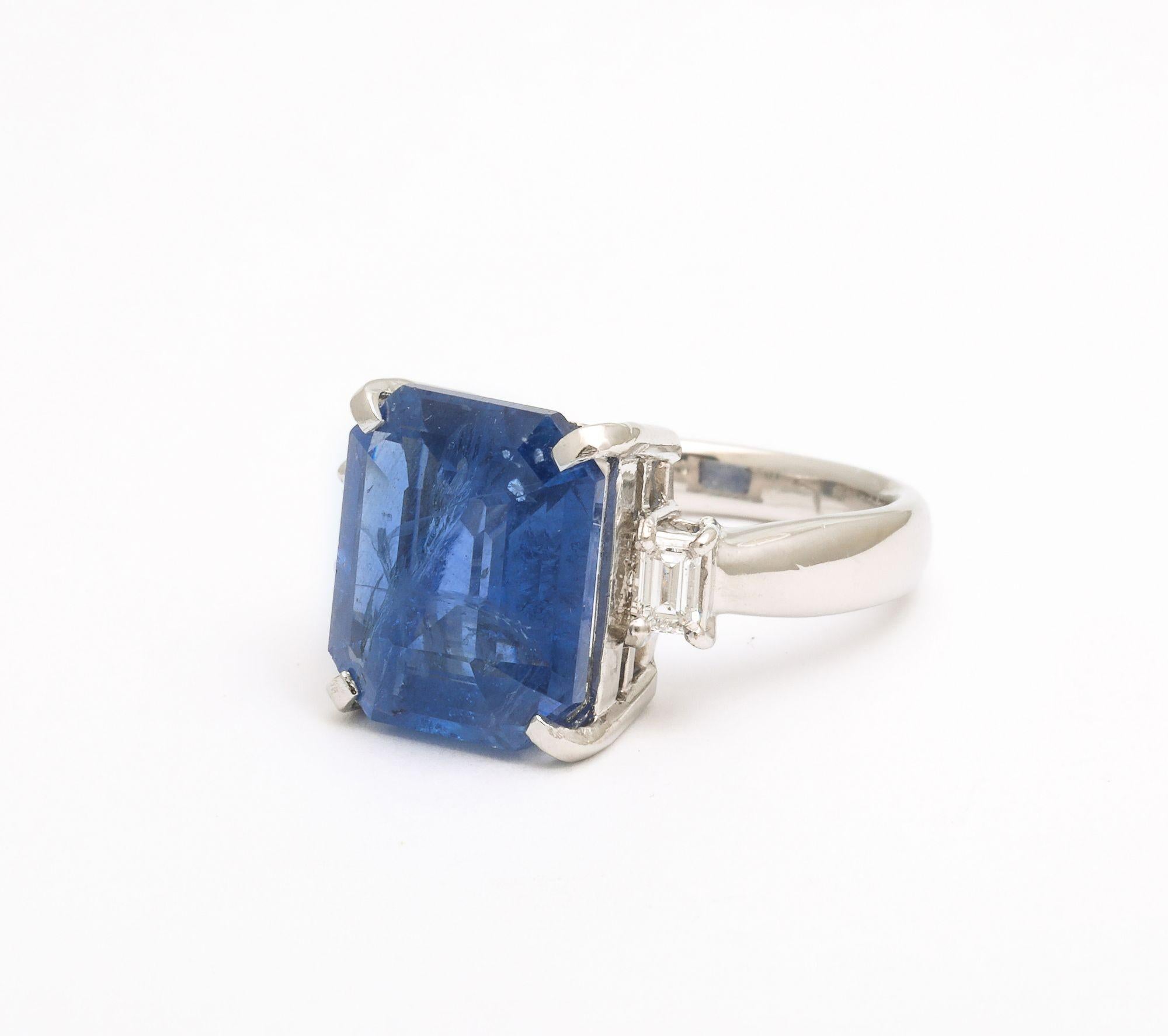 Art Deco Octagonal 10 ct Ceylon Sapphire Engagement Ring with Diamond Baguettes For Sale 4