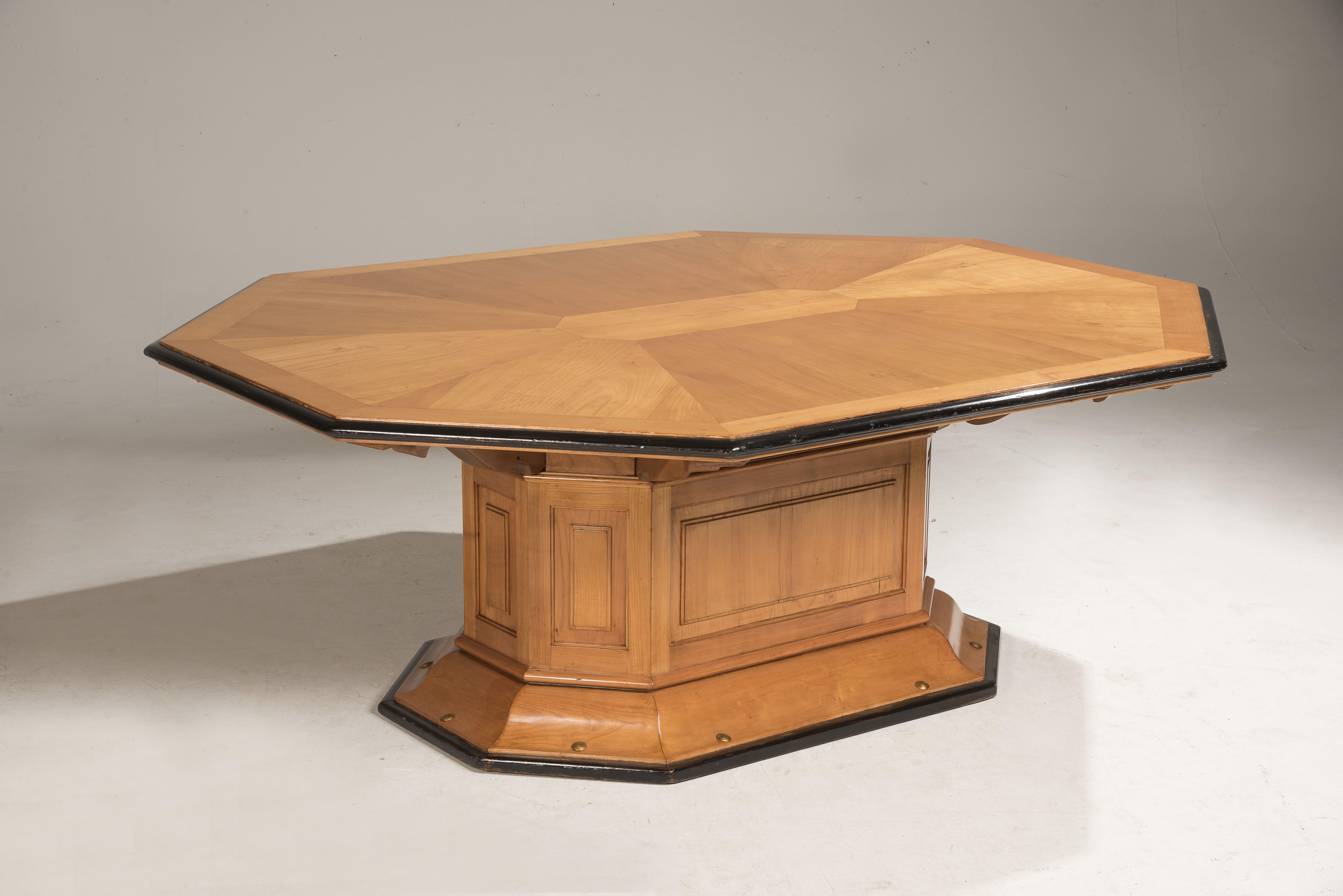 20th Century Art Deco Octagonal Cherrywood Table with Black Borders and Brass Details For Sale